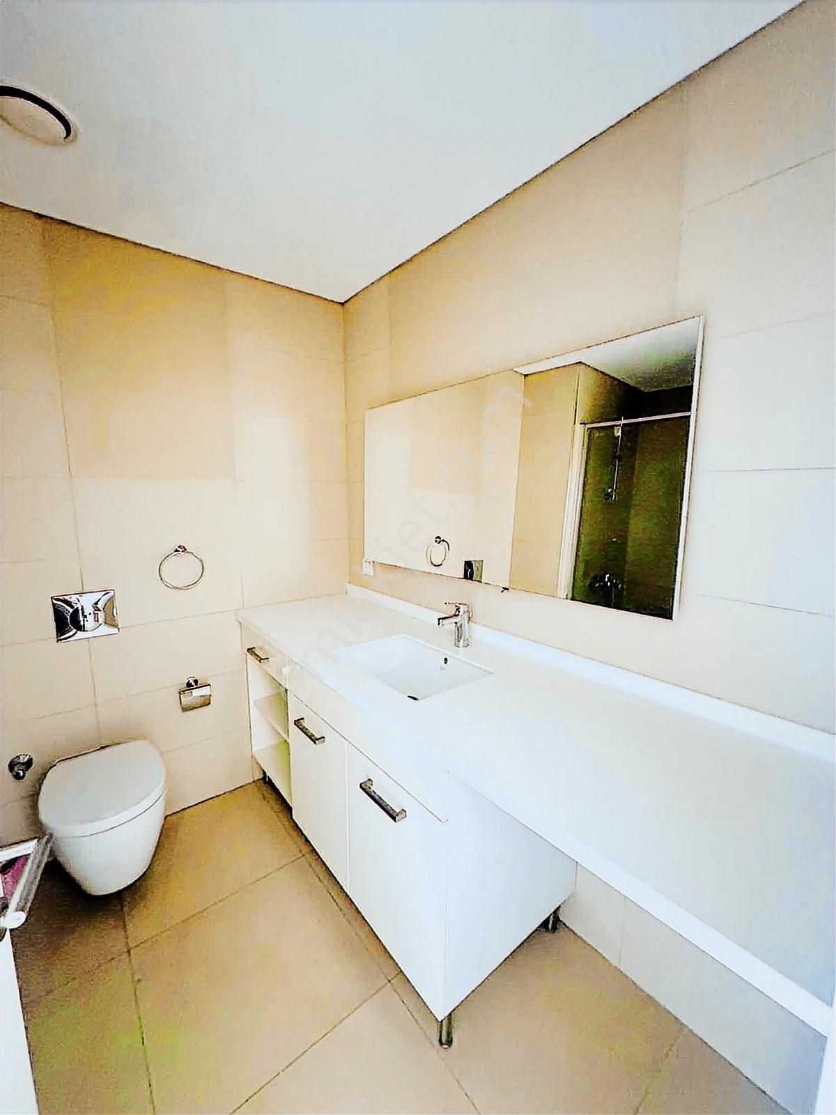 İstanbul Sarayları Kiralık 1+1 Boş Full Manzaralı - Görsel 2