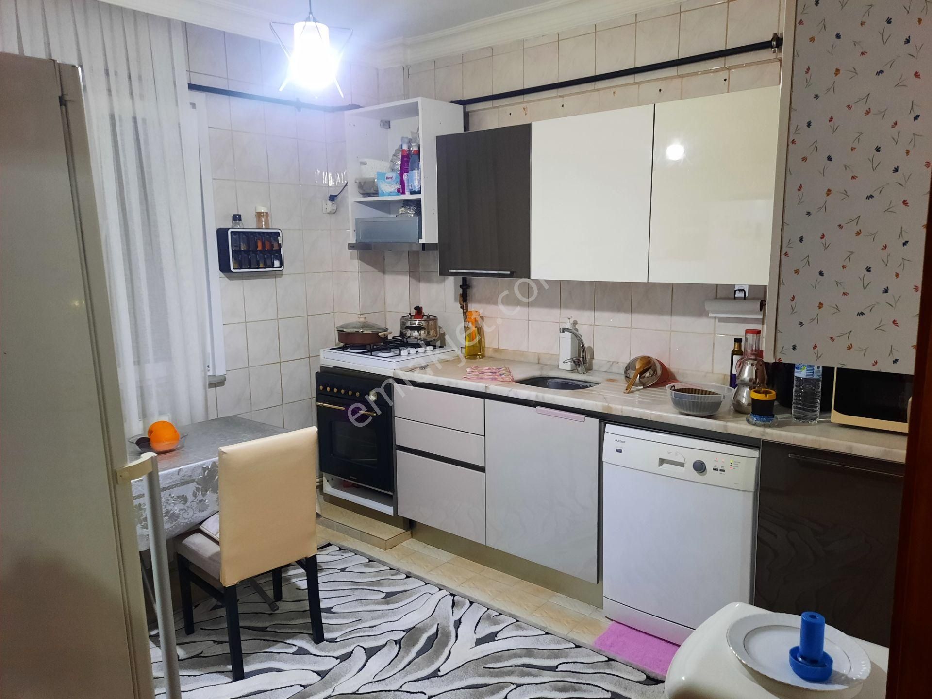 Dumlupınar Mahallesi  Brüt  90m² Net 80 ﻿kiralık m²  2+1 Daire