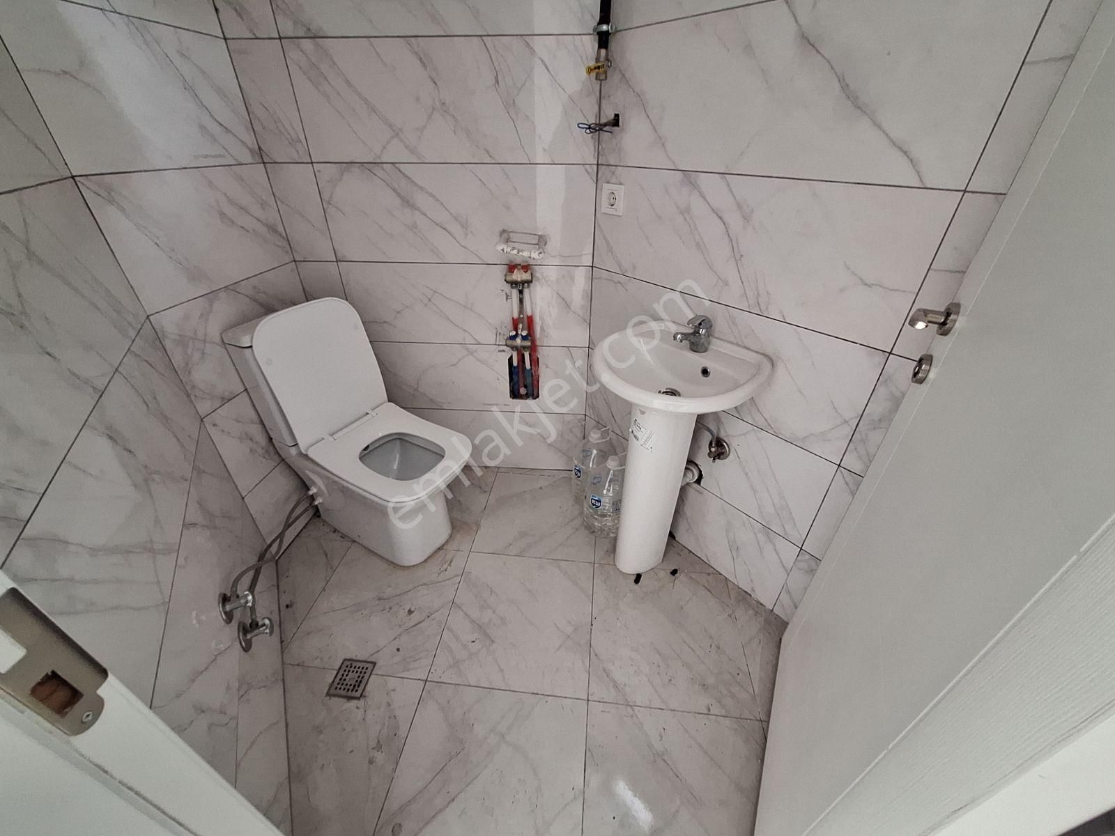 19 Mayıs Caddesi Üzerinde Prestijli Binada Satılık Dükkan - Görsel 7