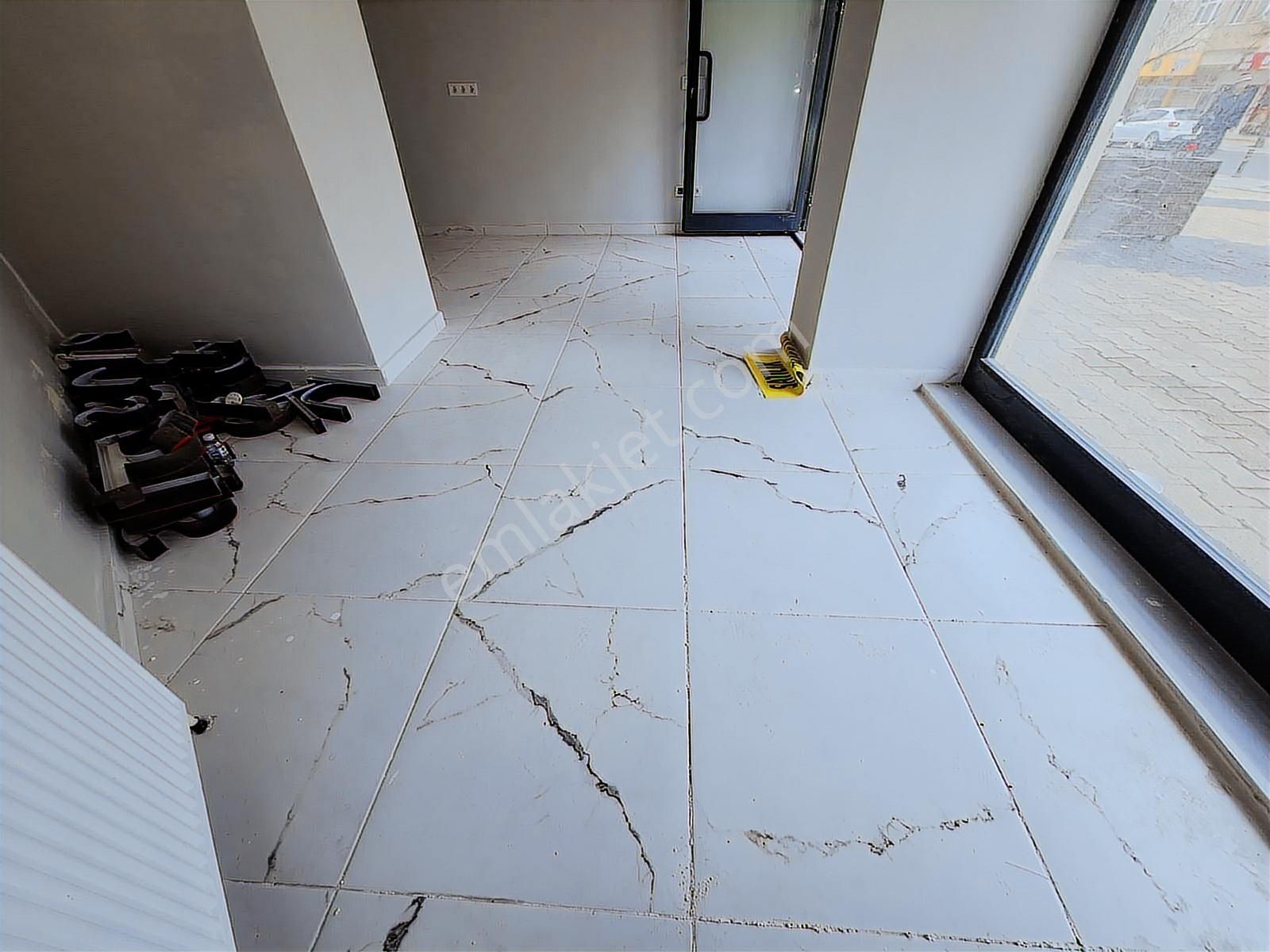 19 Mayıs Caddesi Üzerinde Prestijli Binada Satılık Dükkan - Görsel 4