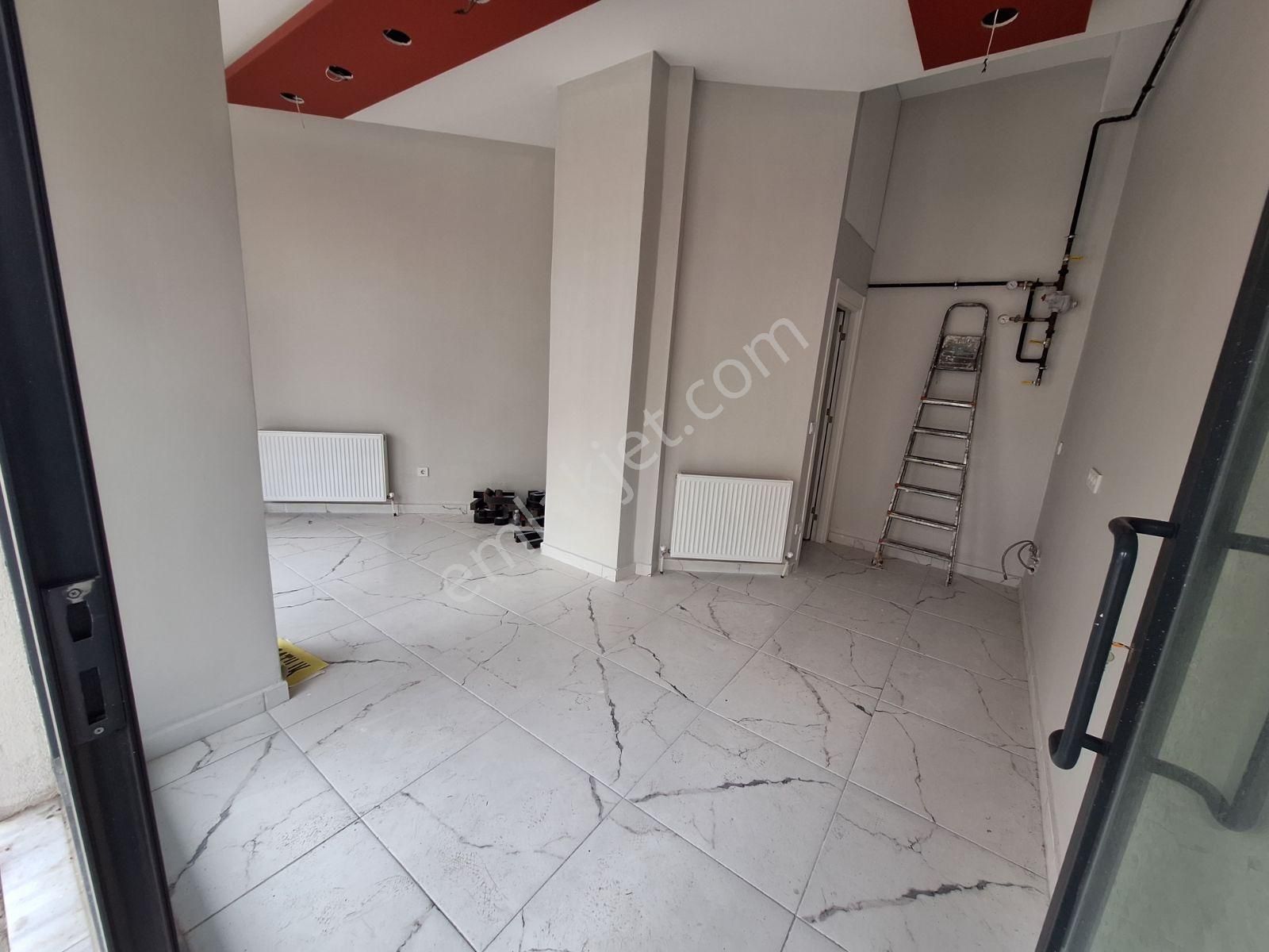 19 Mayıs Caddesi Üzerinde Prestijli Binada Satılık Dükkan - Görsel 13