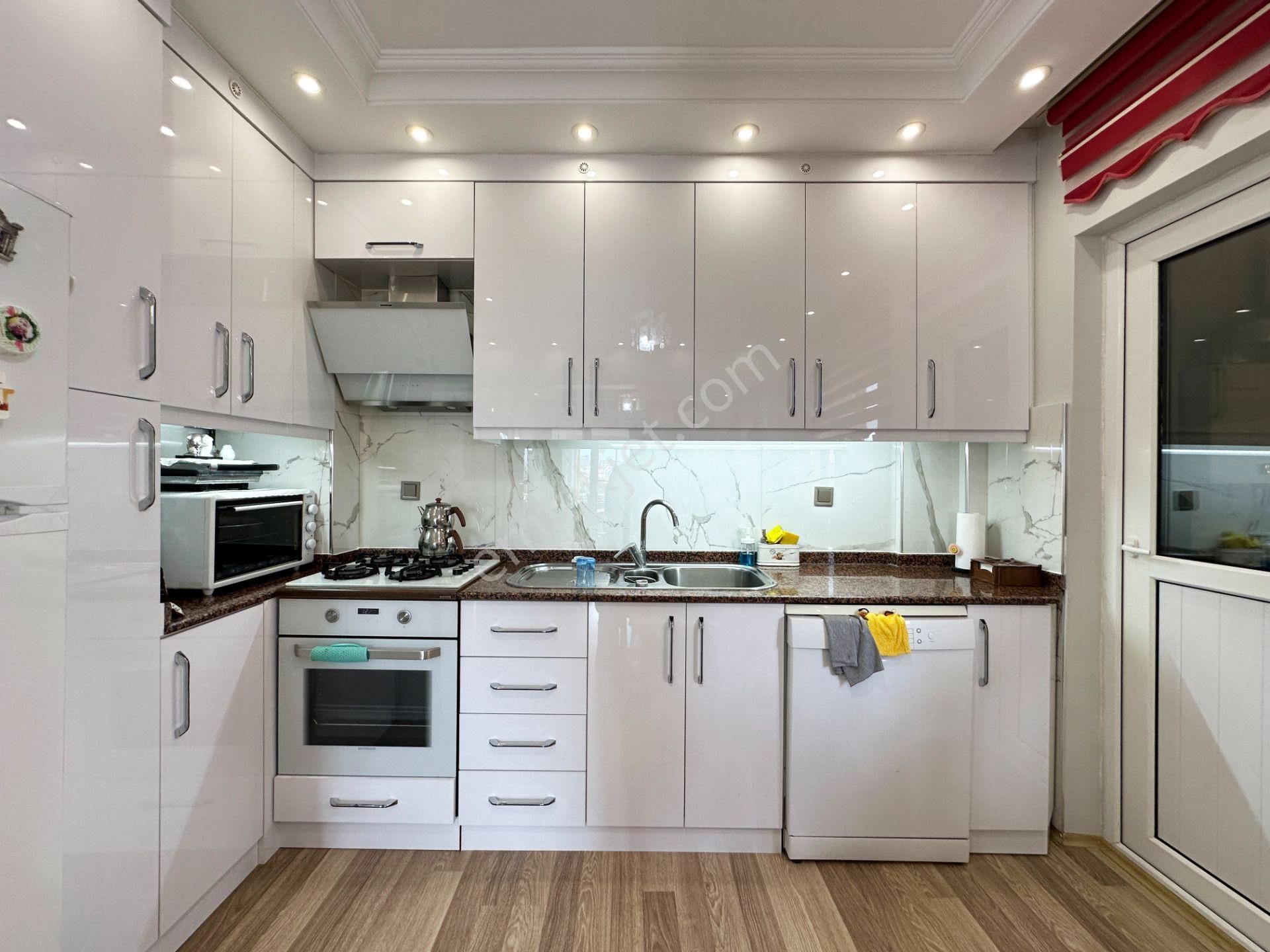 Selçukbey'de Sitede Kiracılı Eşyalı 3+1 Ebeveyn Banyolu Arakat Daire - Görsel 5