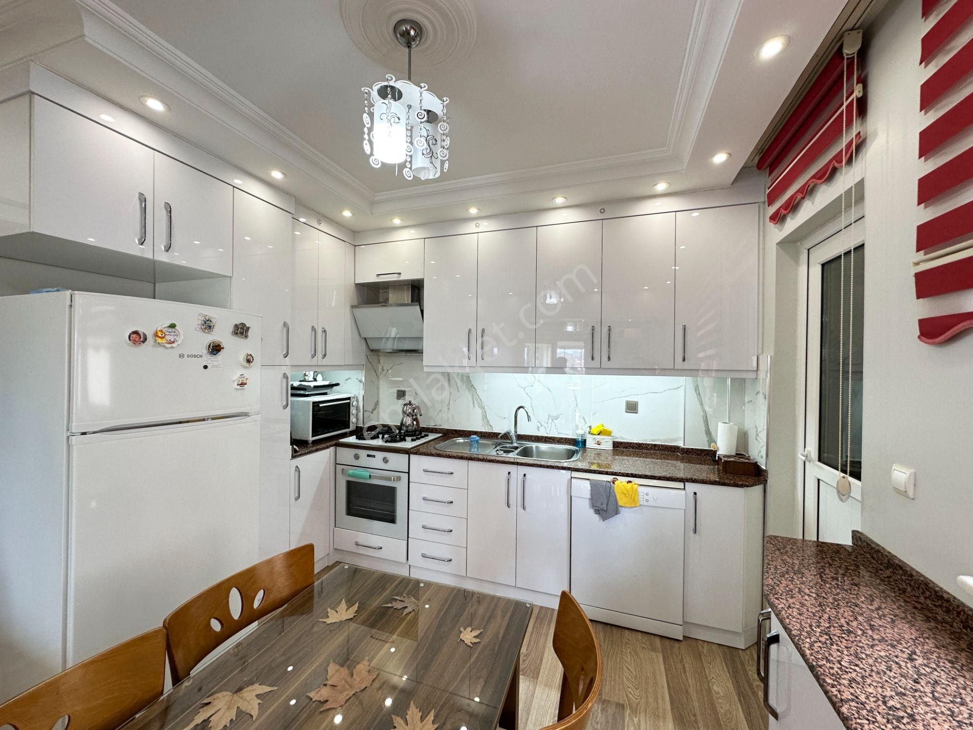 Selçukbey'de Sitede Kiracılı Eşyalı 3+1 Ebeveyn Banyolu Arakat Daire - Görsel 3