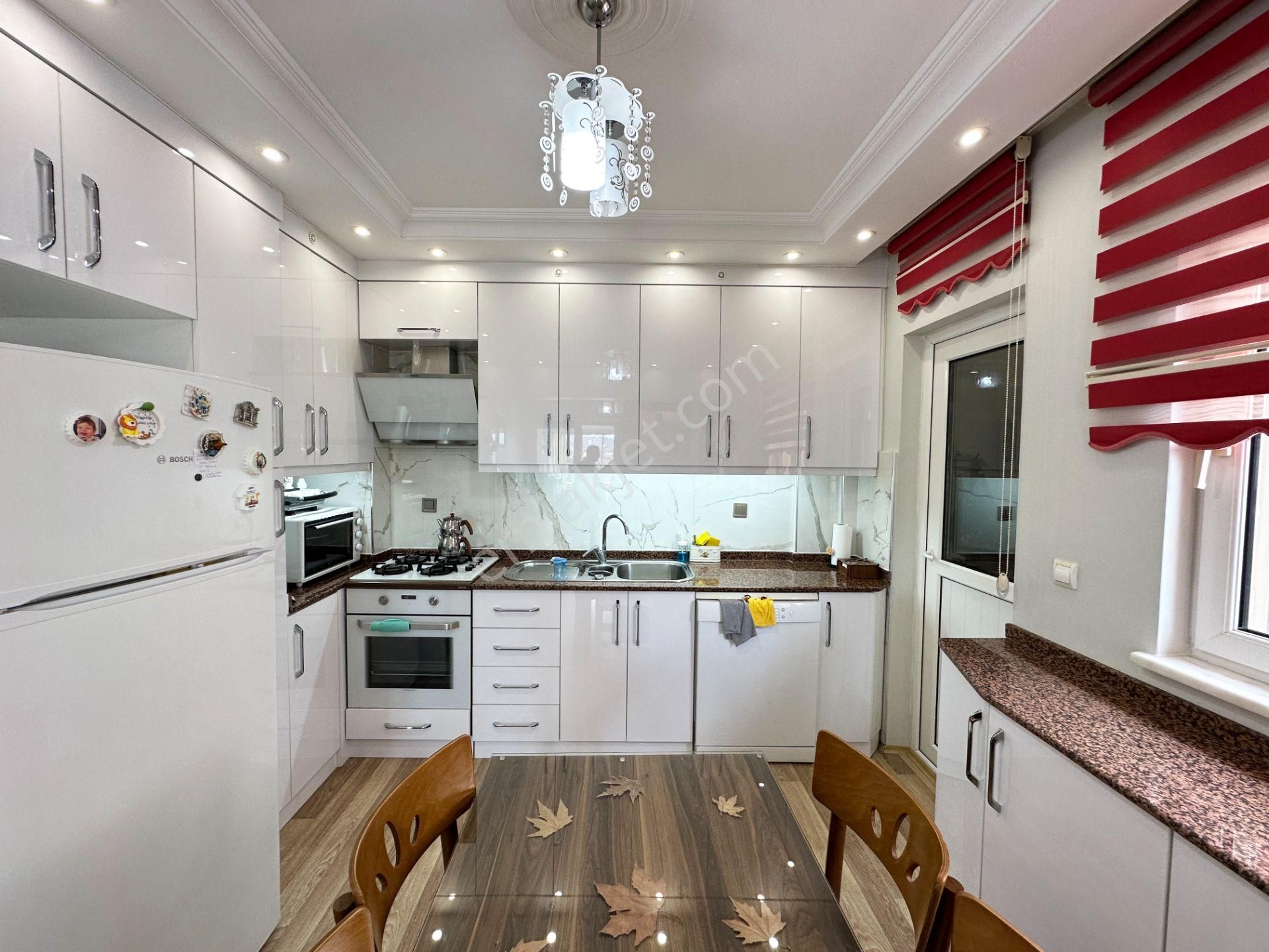 Selçukbey'de Sitede Kiracılı Eşyalı 3+1 Ebeveyn Banyolu Arakat Daire - Görsel 4