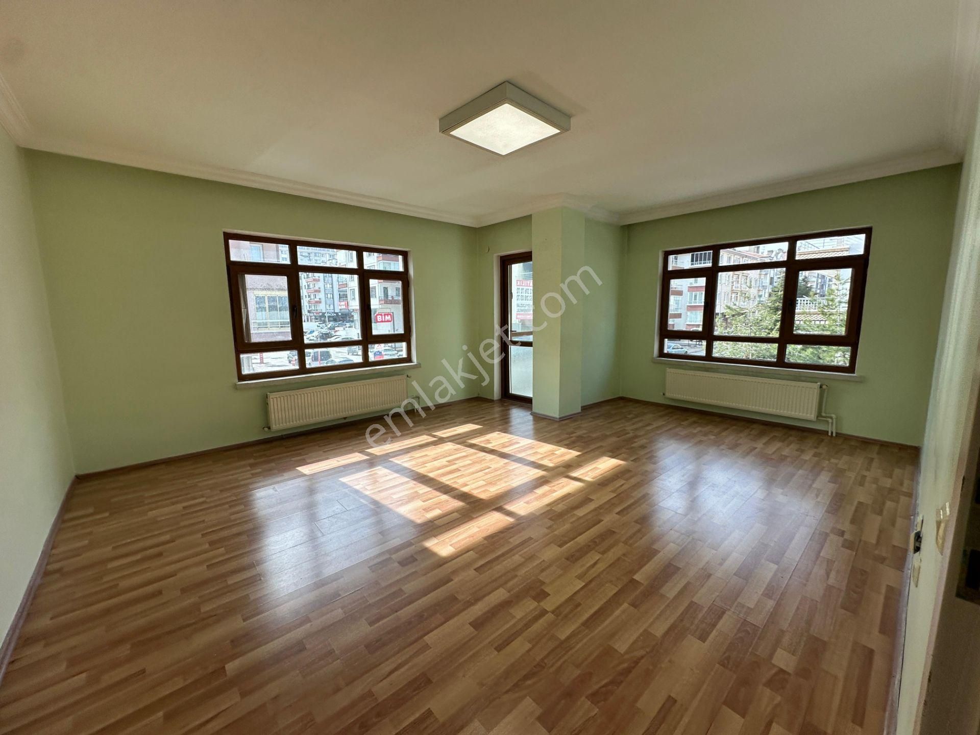 Keçiören'de Ana Cadde Üstü %70 Kredi İmkanı Köşe Daire 3+1