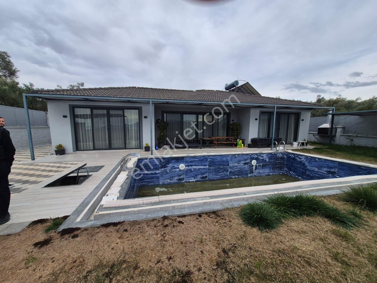 Goldhouse Dan Kiralık Karaçulha Mahallesinde 4+1 Havuzlu Müstakil Villa