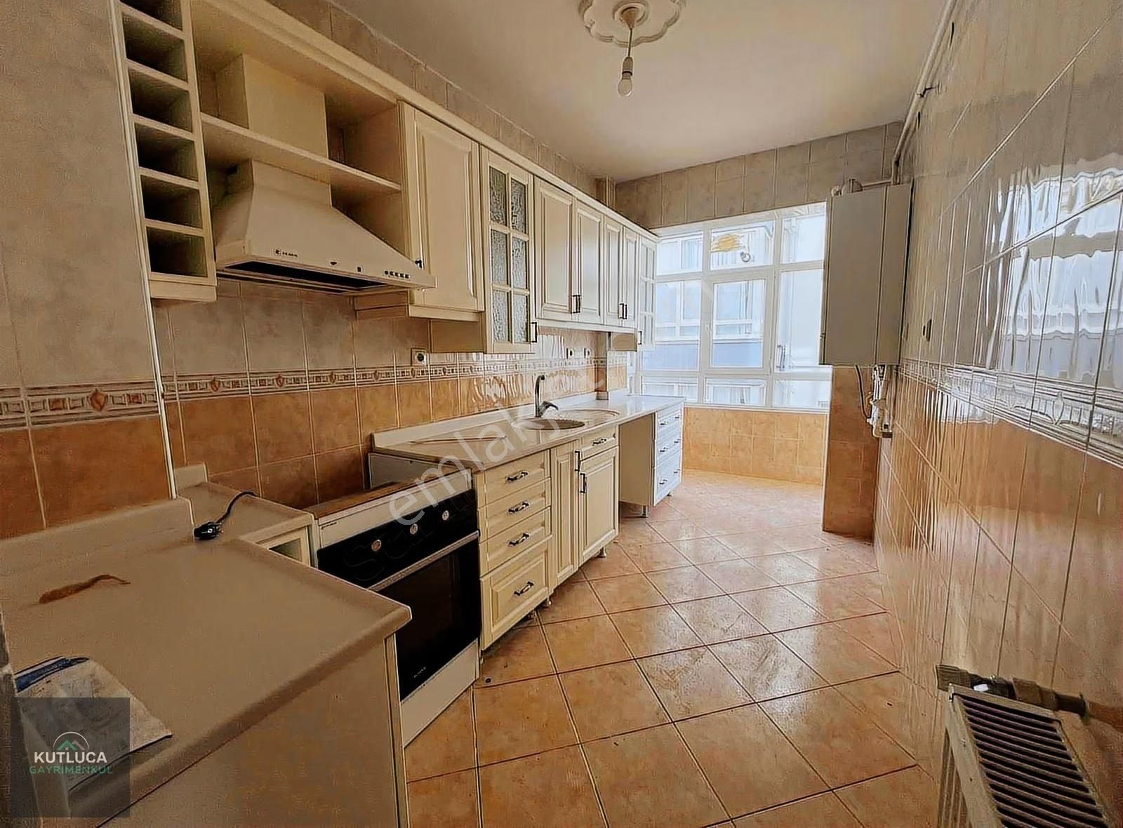 Etlik Kuyuyazısı Caddesinde 2. Kat Konforunda Ferah 3+1!!