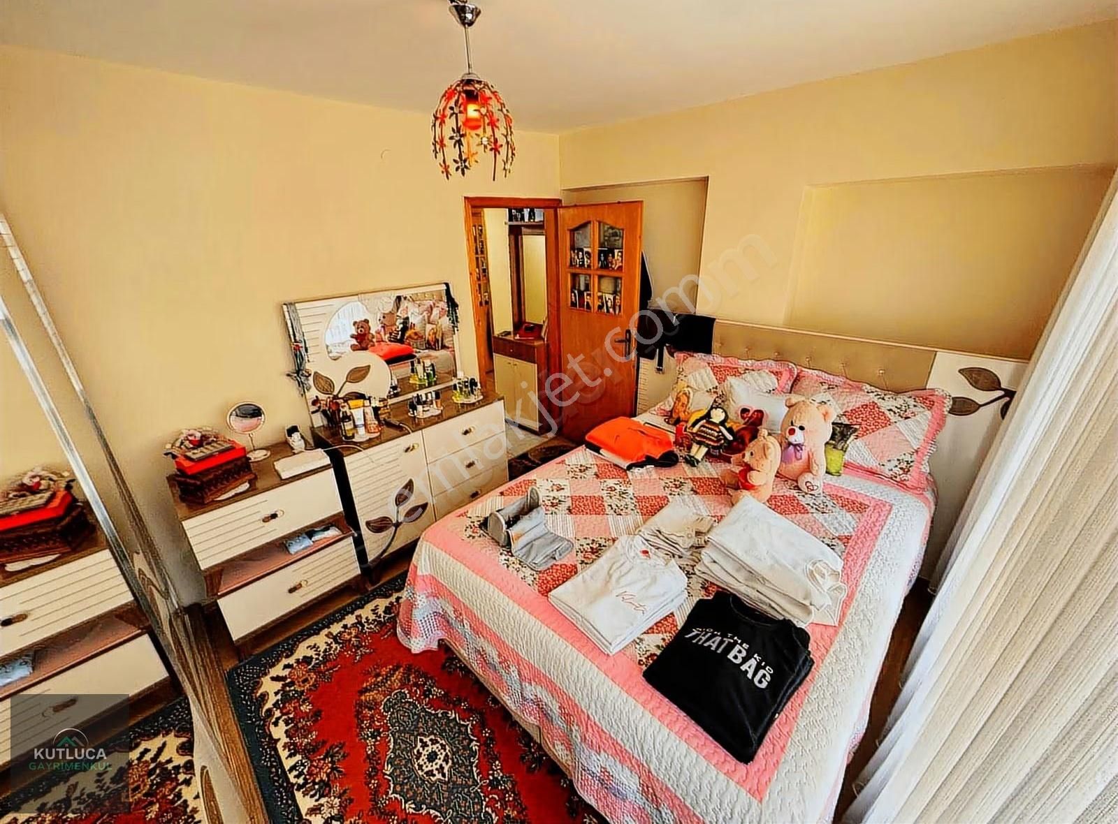 Ayvalıda Özlem Caddesi Üzernde Ön Cephe Ferah 2+1 95 M² 2. Kat! - Görsel 7