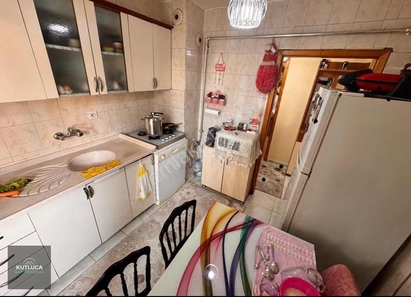 Ayvalıda Özlem Caddesi Üzernde Ön Cephe Ferah 2+1 95 M² 2. Kat! - Görsel 6