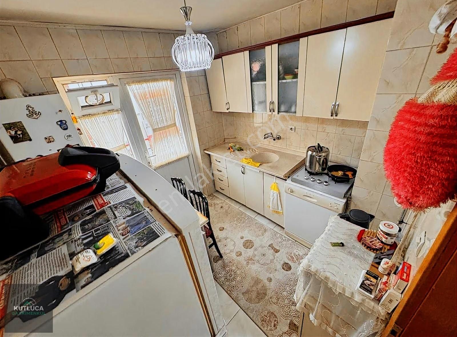 Ayvalıda Özlem Caddesi Üzernde Ön Cephe Ferah 2+1 95 M² 2. Kat! - Görsel 9
