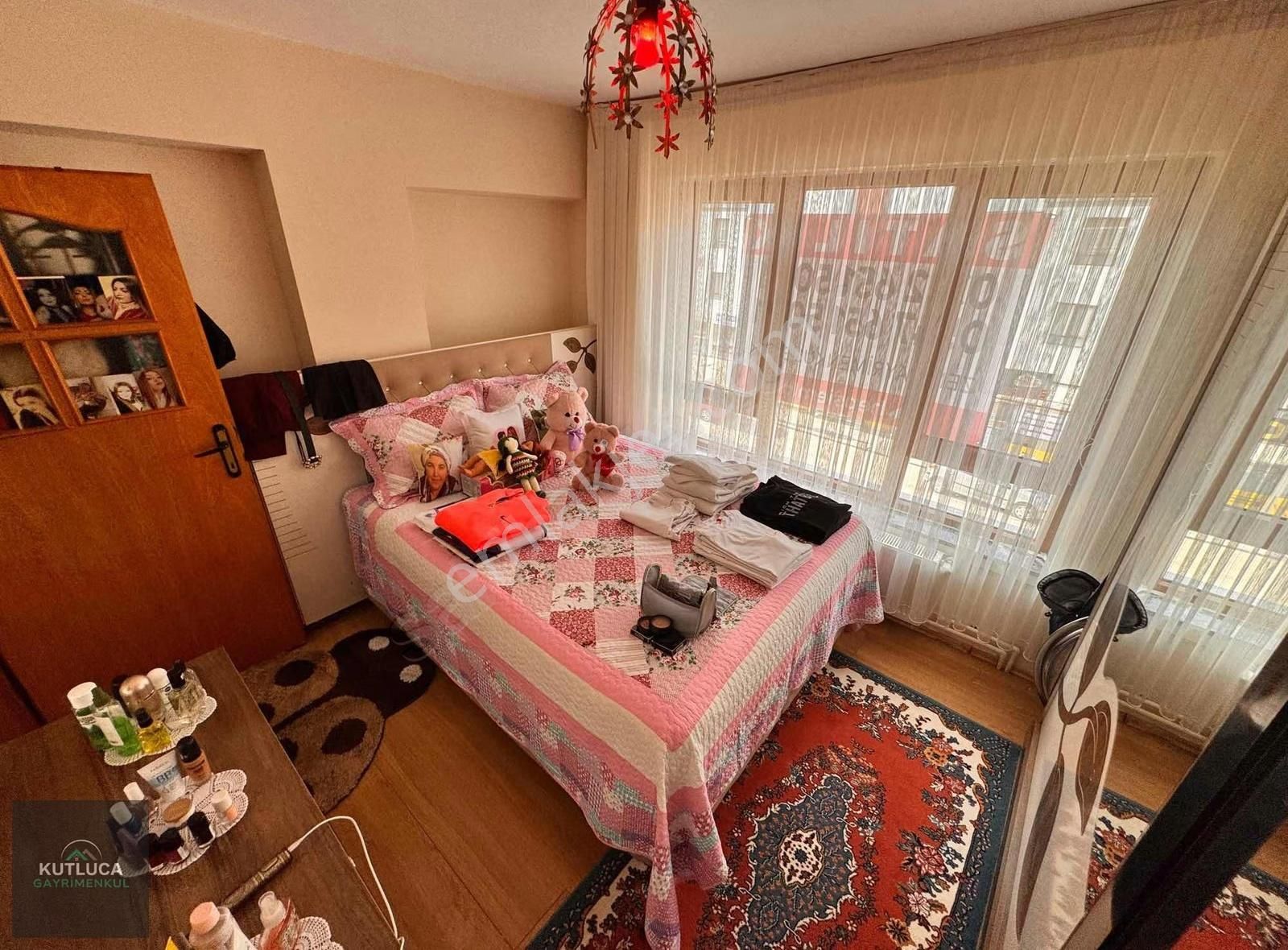 Ayvalıda Özlem Caddesi Üzernde Ön Cephe Ferah 2+1 95 M² 2. Kat! - Görsel 4