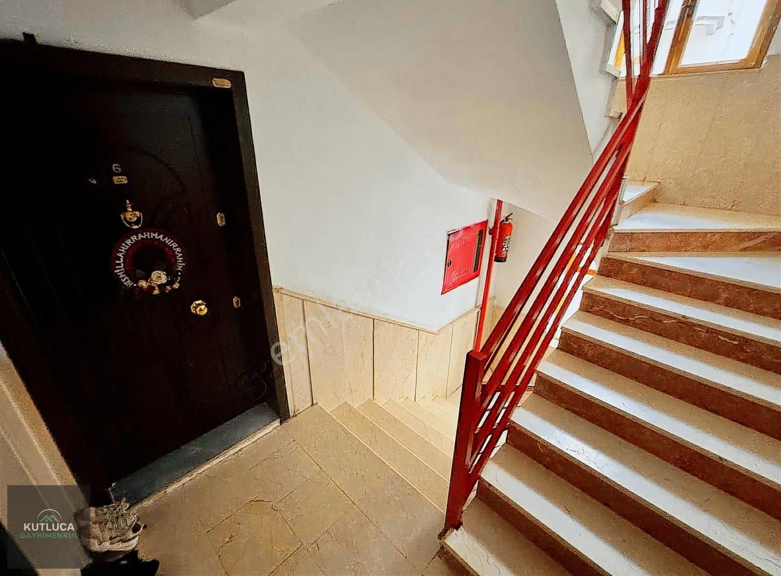 Ayvalıda Özlem Caddesi Üzernde Ön Cephe Ferah 2+1 95 M² 2. Kat! - Görsel 27