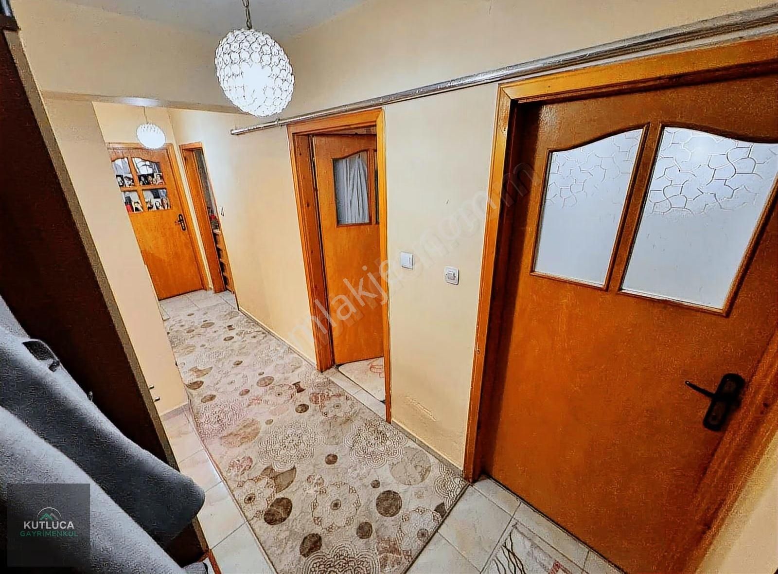 Ayvalıda Özlem Caddesi Üzernde Ön Cephe Ferah 2+1 95 M² 2. Kat! - Görsel 8
