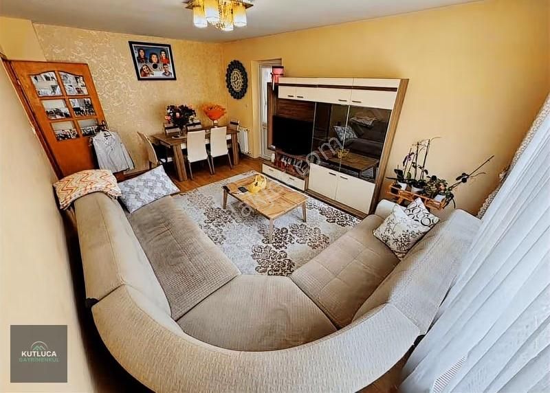 Ayvalıda Özlem Caddesi Üzernde Ön Cephe Ferah 2+1 95 M² 2. Kat! - Görsel 2