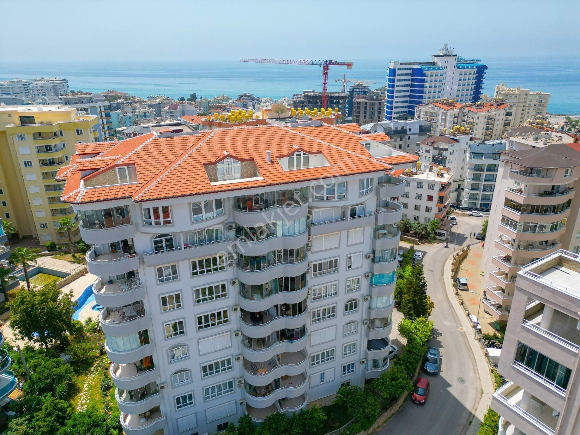 Alanya / Tosmur’da Satılık 2+1 Daire — Geniş Metrekare & Site Olanaklı