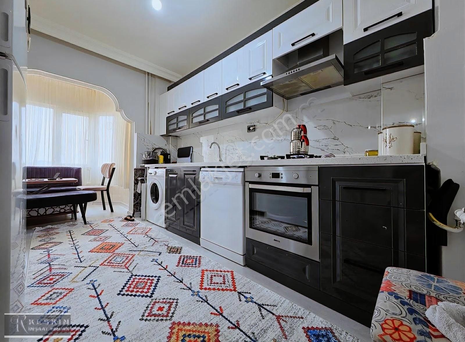 Pınarbaşı Mah Metro Yakını Site İçerisinde 6.kat 3+1 Full Yapılı