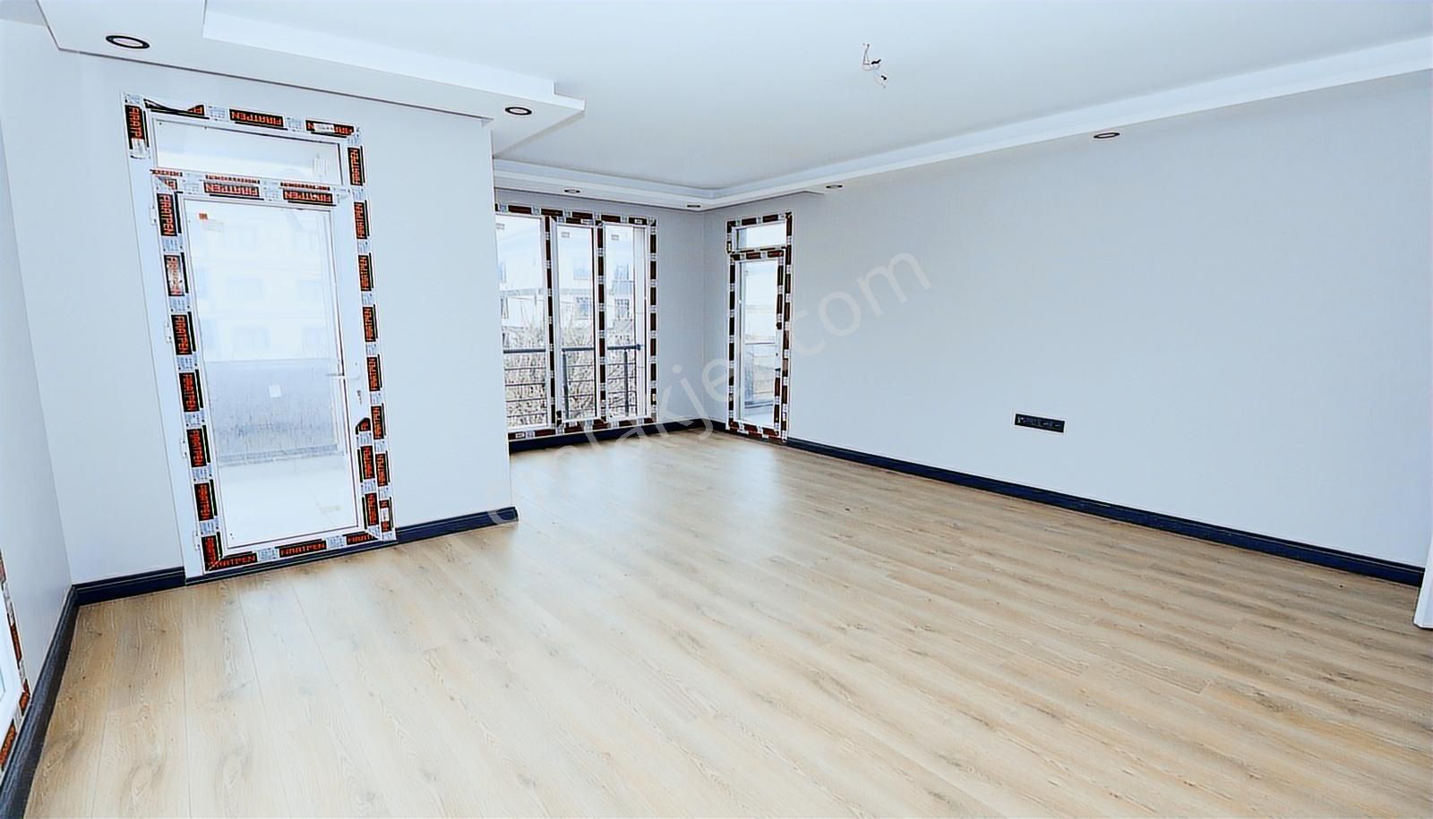 Beylikdüzü Kavaklıda Satılık 3+1 Daire - 2.kat -120 M2