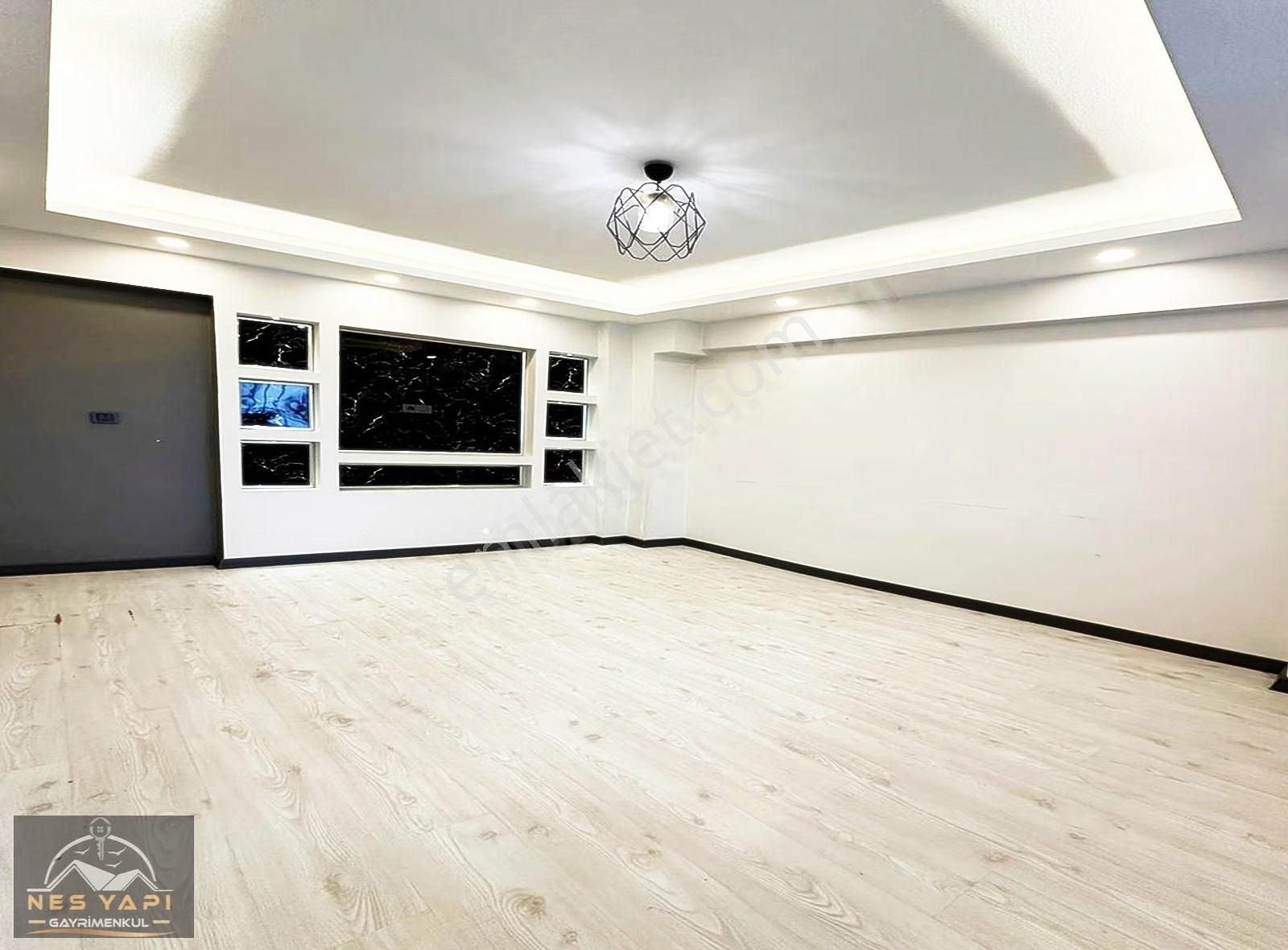 Esenyurt Üniversitenin Yanında Kelepir Dekorlu Y. Giriş Daire!!!