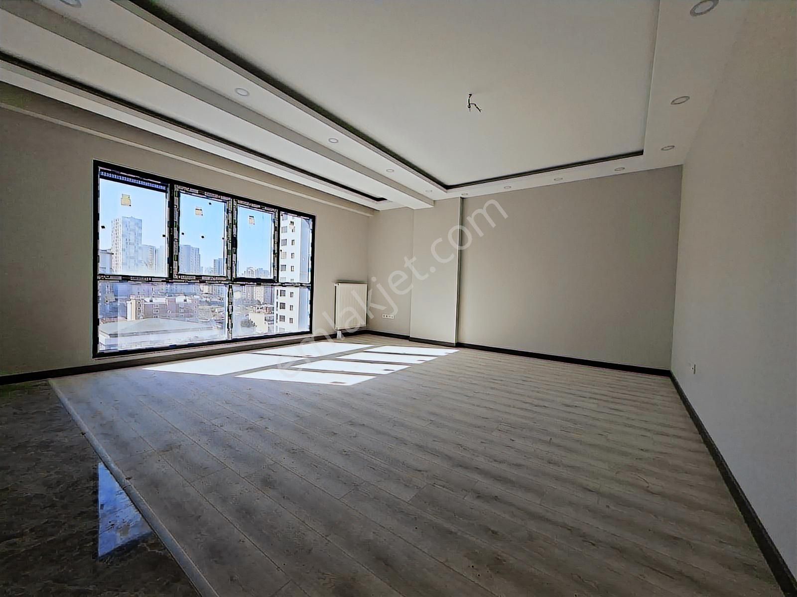 Ümraniye Şerifali'de Kiralık 3+1 Sıfır Daire