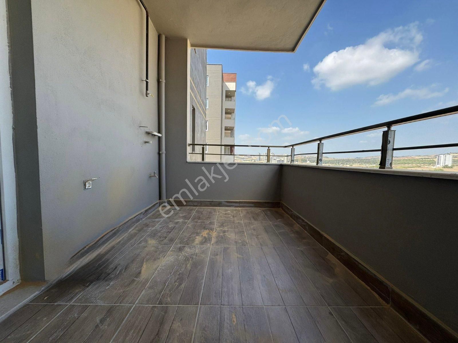 Kabasakal’da 7/24 Güvenlikli, Geniş Peyzajlı Sitede Full Donanımlı 2+1 Fırsat Daıre