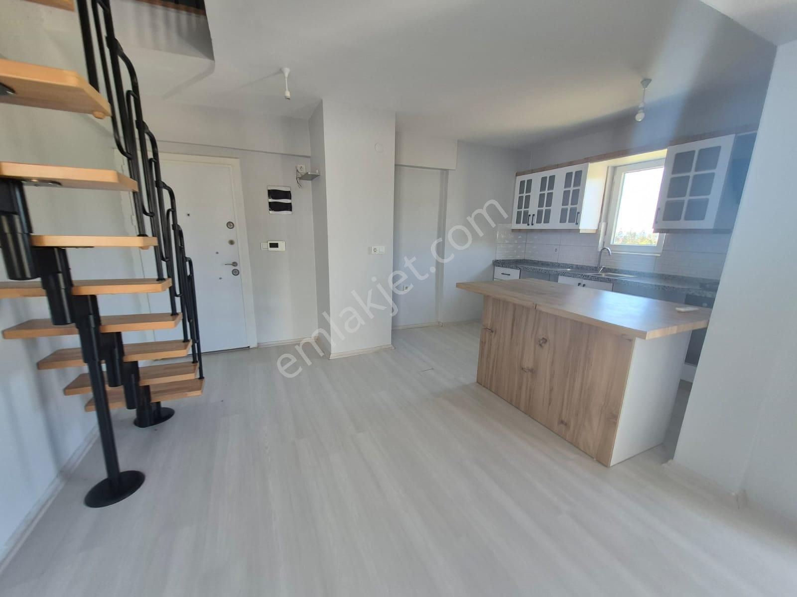 Goldhouse Dan Satılık Karaçulhada Nezih Site İçerisinde Satılık Dubleks Daire