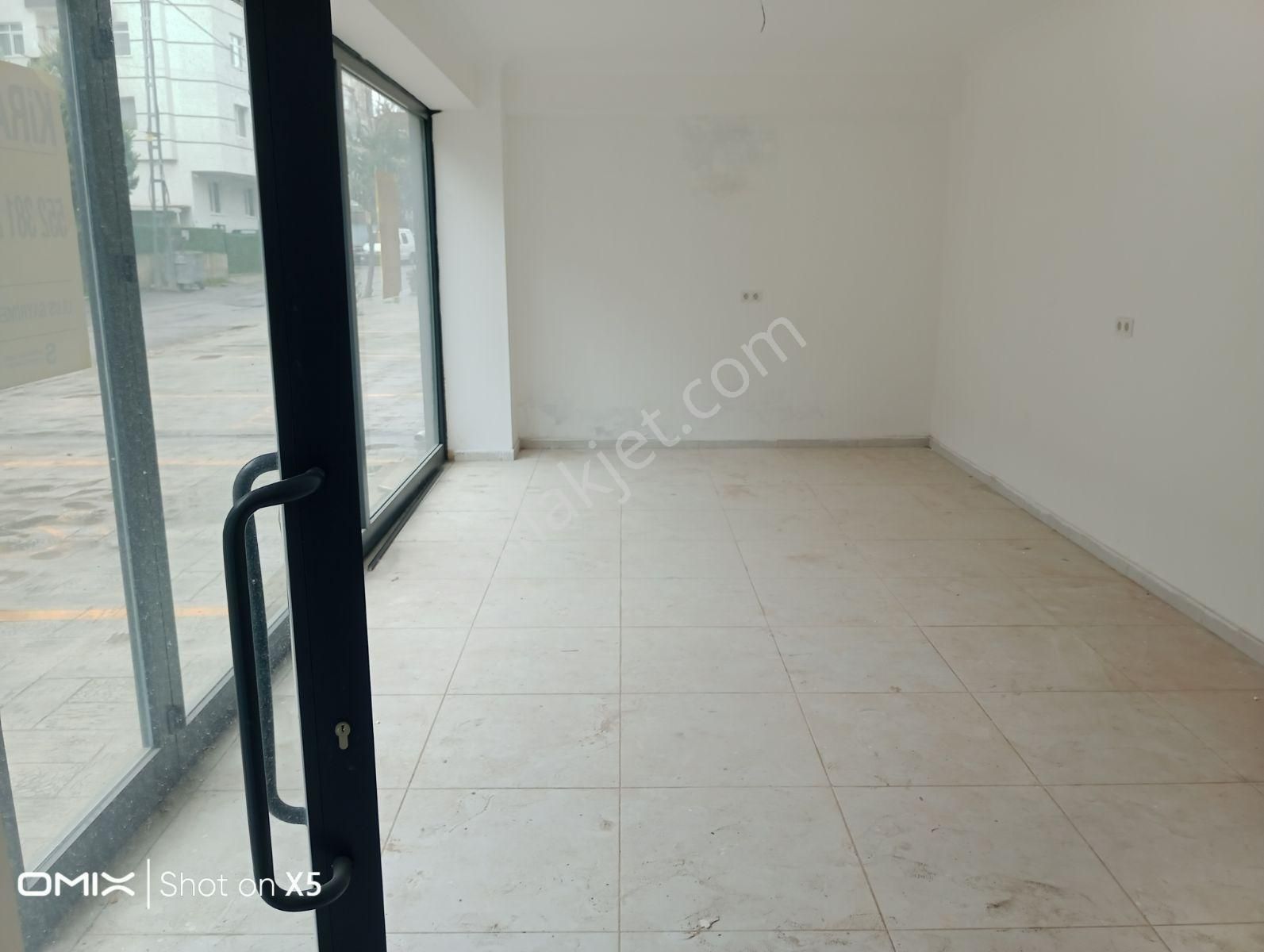 Pendik Çamçeşme Mahallesi'nde Kiralık 25m2 Düz Giriş Dükkan - Görsel 18