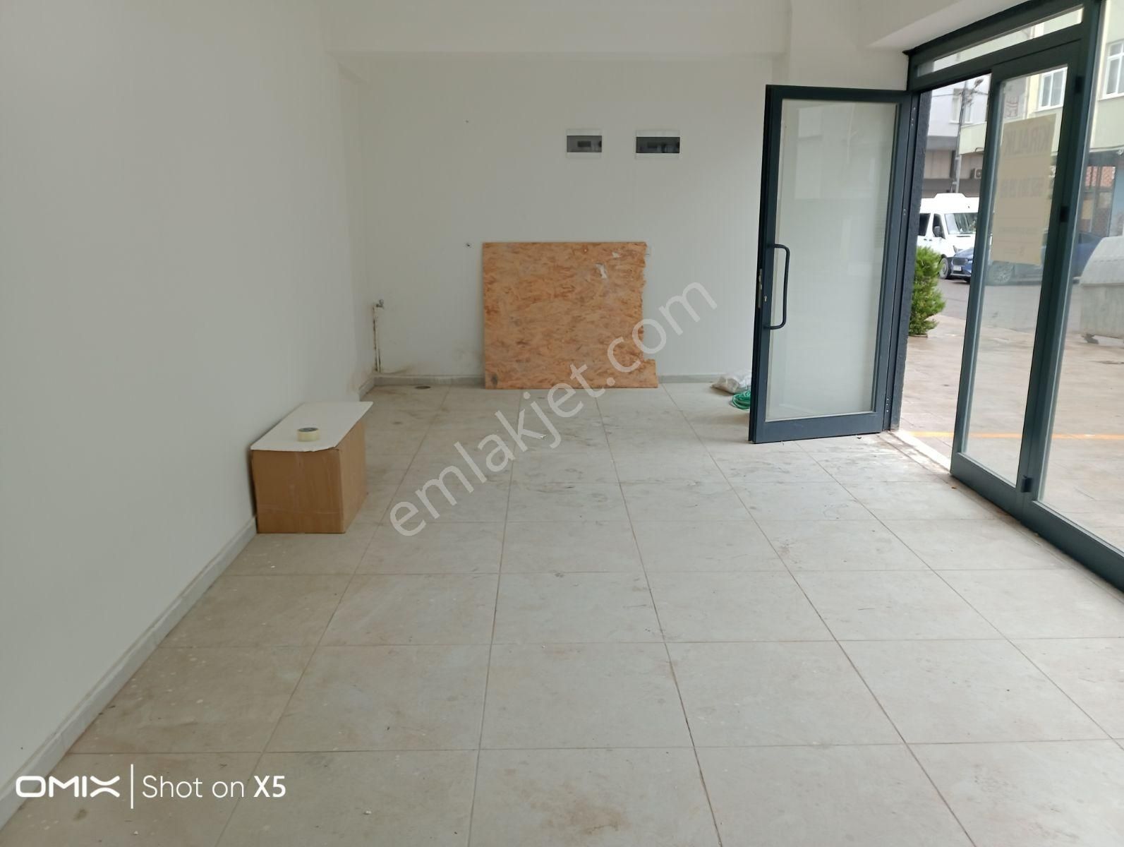 Pendik Çamçeşme Mahallesi'nde Kiralık 25m2 Düz Giriş Dükkan - Görsel 7