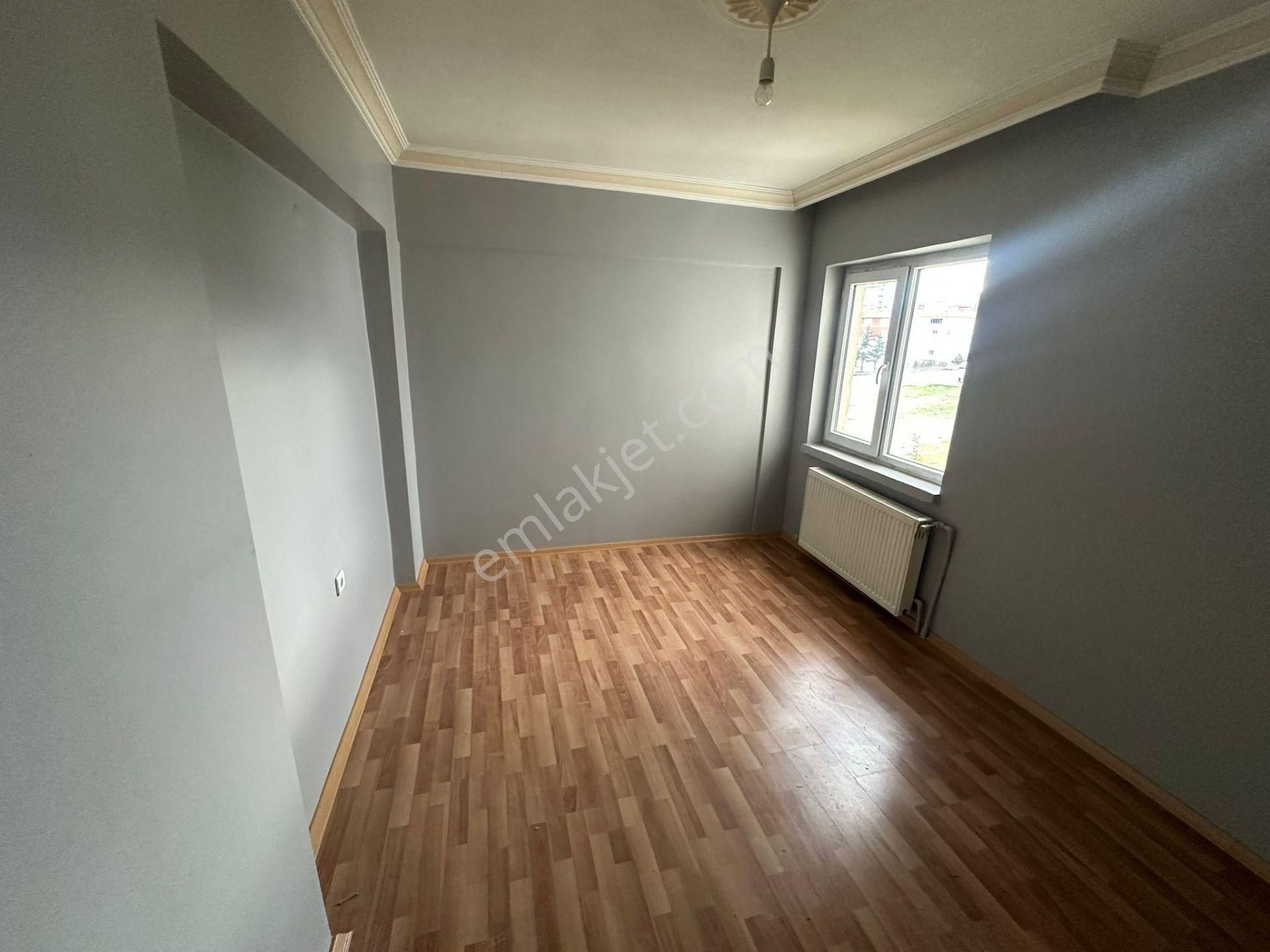 Sincan 12.cadde Üzerinde Site İçinde 3.kat Ön Cephe Salon Bağımsız Kiralık Daire - Görsel 25