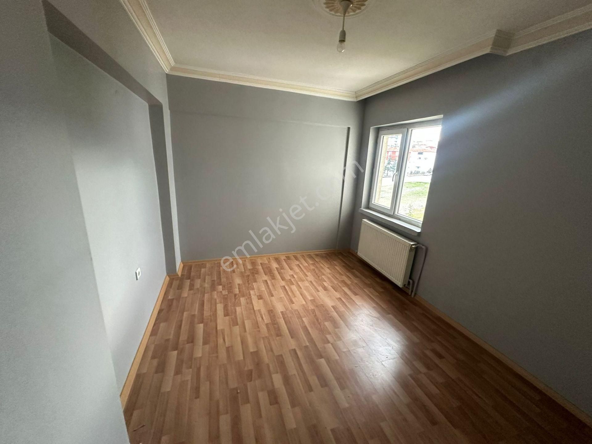 Sincan 12.cadde Üzerinde Site İçinde 3.kat Ön Cephe Salon Bağımsız Kiralık Daire - Görsel 20
