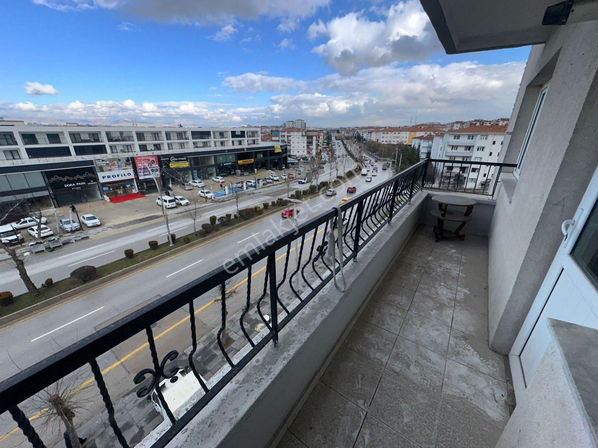 Sincan 12.cadde Üzerinde Site İçinde 3.kat Ön Cephe Salon Bağımsız Kiralık Daire