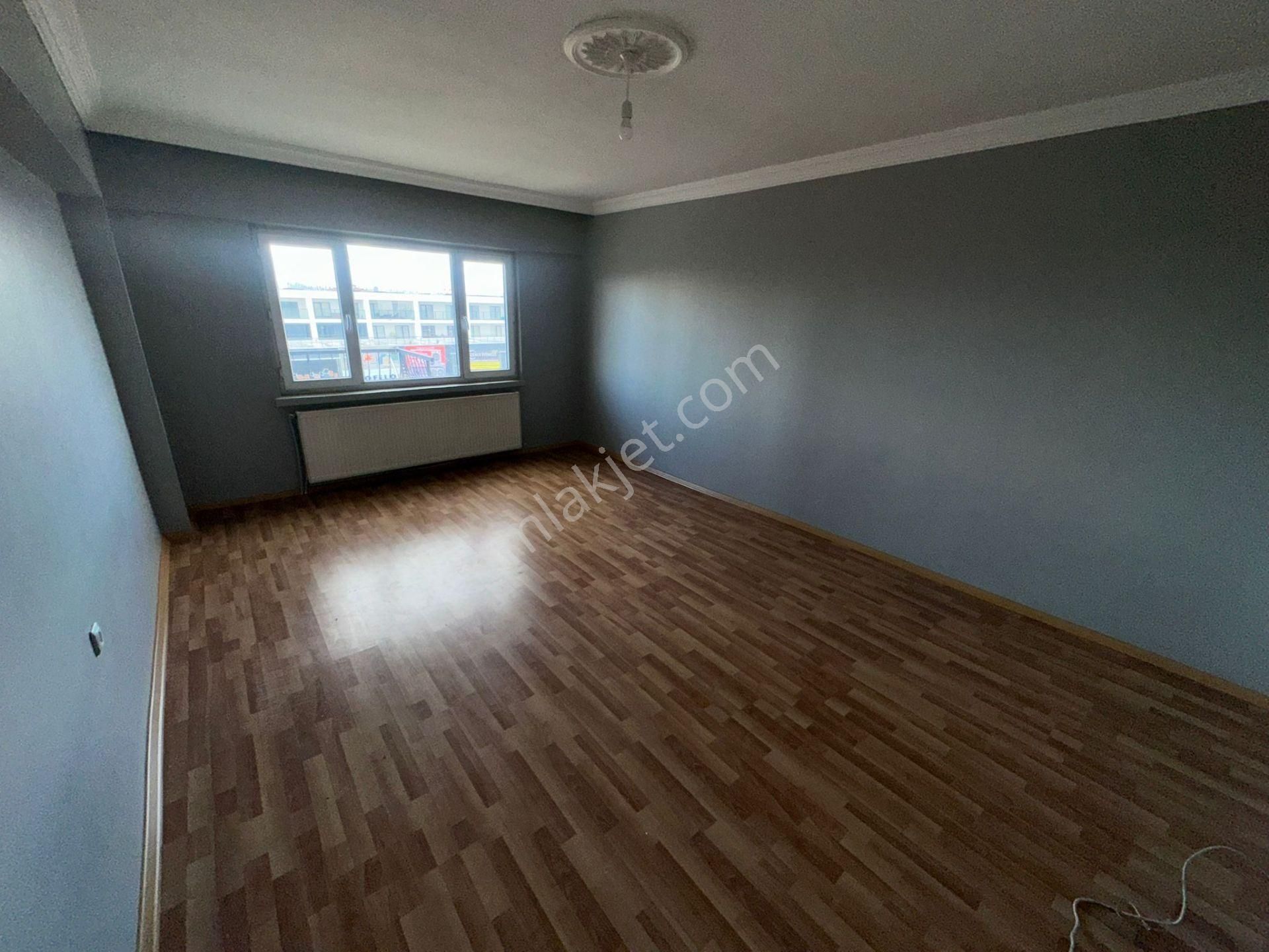 Sincan 12.cadde Üzerinde Site İçinde 3.kat Ön Cephe Salon Bağımsız Kiralık Daire - Görsel 15