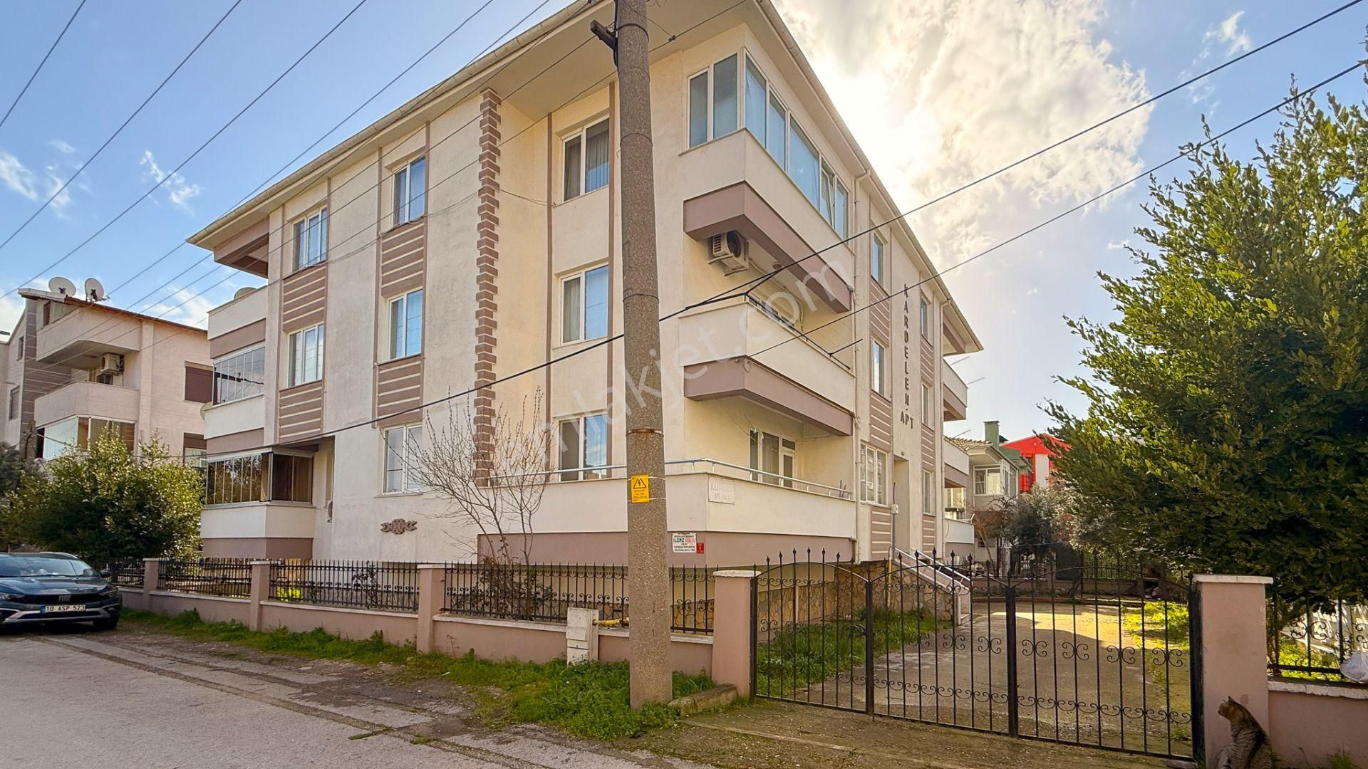 Century 21 Bal'dan Bahçelievler Mahallesinde Satılık 3+1 Daire