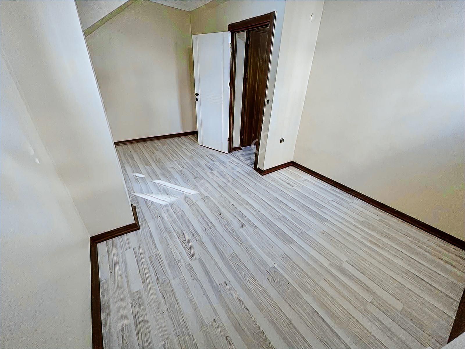 Eser Yapıdan Satılık1+1 Cadde Yakını Yüksek Camlı Bahçe Katı - Görsel 10