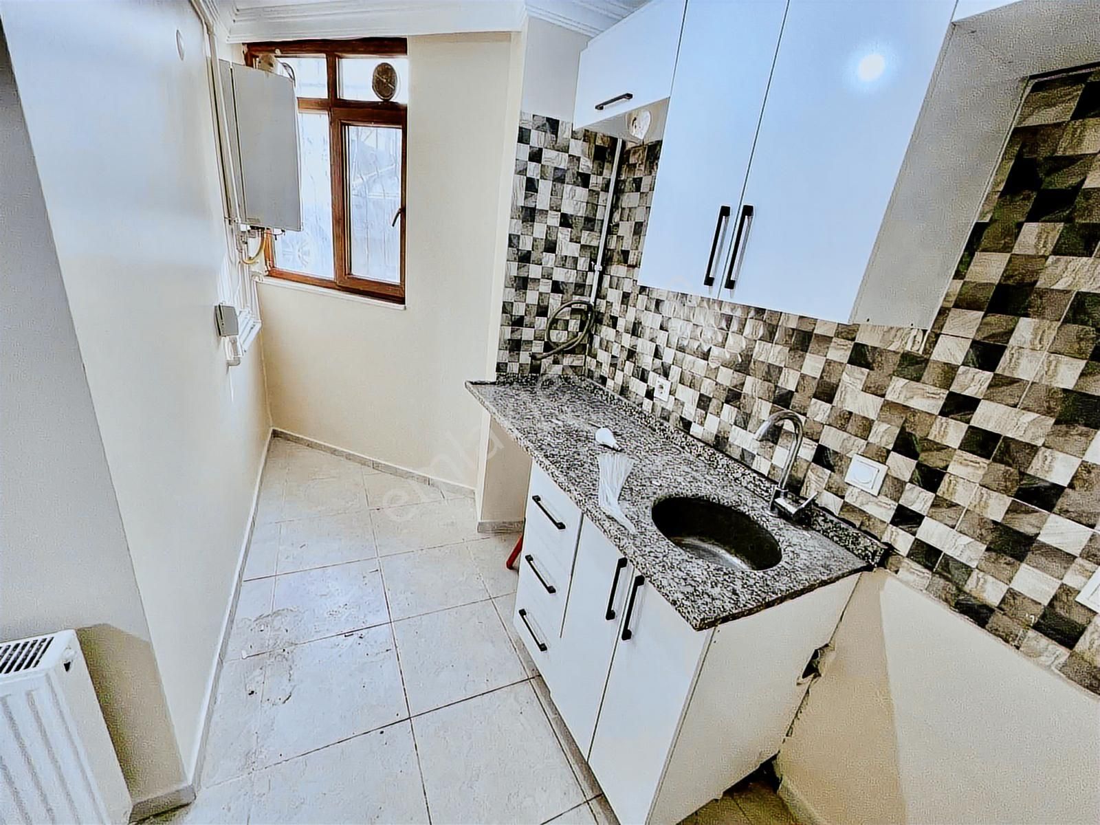 Eser Yapıdan Satılık1+1 Cadde Yakını Yüksek Camlı Bahçe Katı - Görsel 14