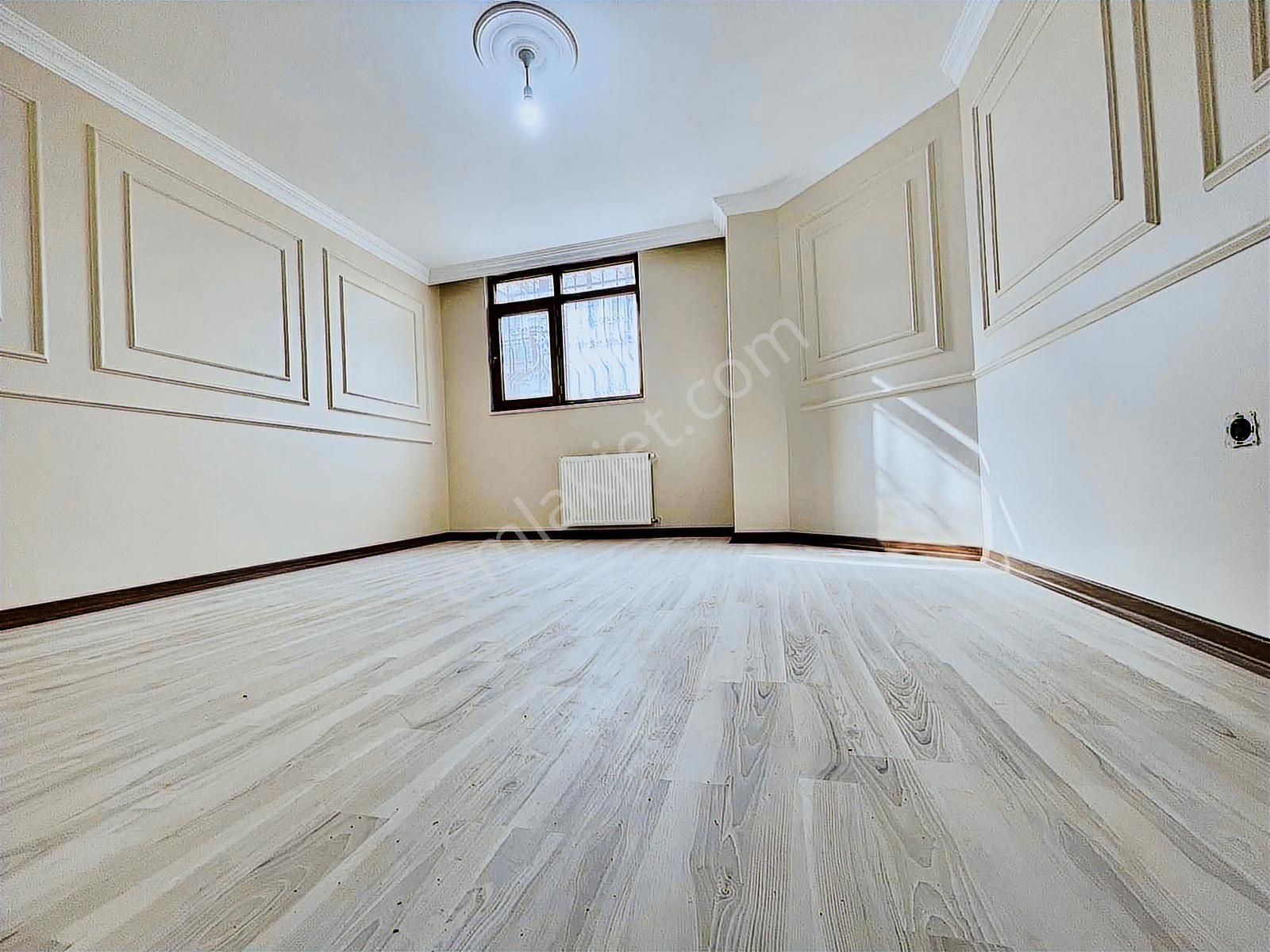 Eser Yapıdan Satılık1+1 Cadde Yakını Yüksek Camlı Bahçe Katı - Görsel 5