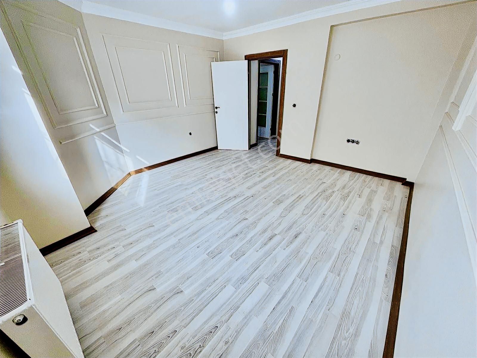 Eser Yapıdan Satılık1+1 Cadde Yakını Yüksek Camlı Bahçe Katı - Görsel 6