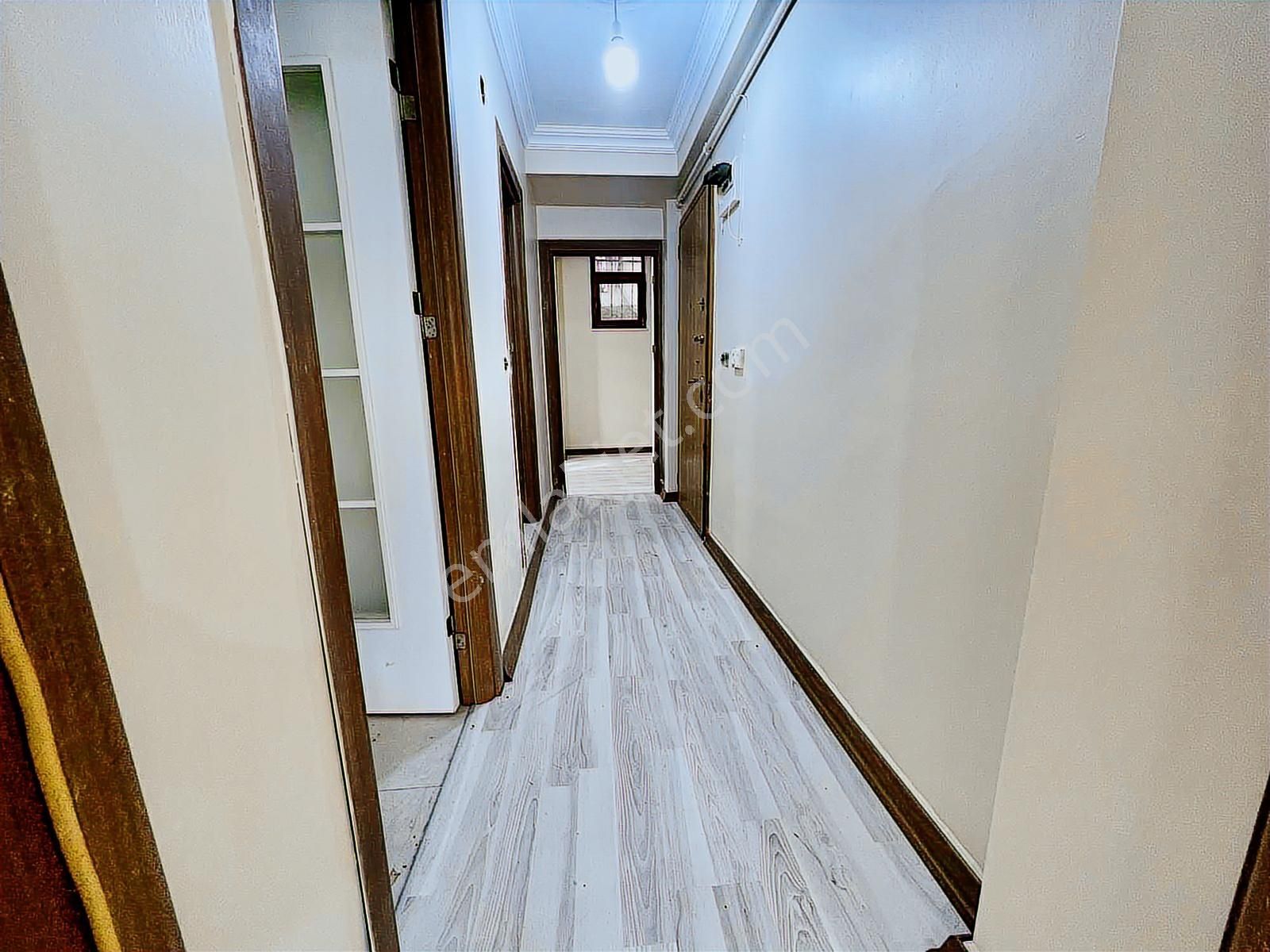 Eser Yapıdan Satılık1+1 Cadde Yakını Yüksek Camlı Bahçe Katı - Görsel 4