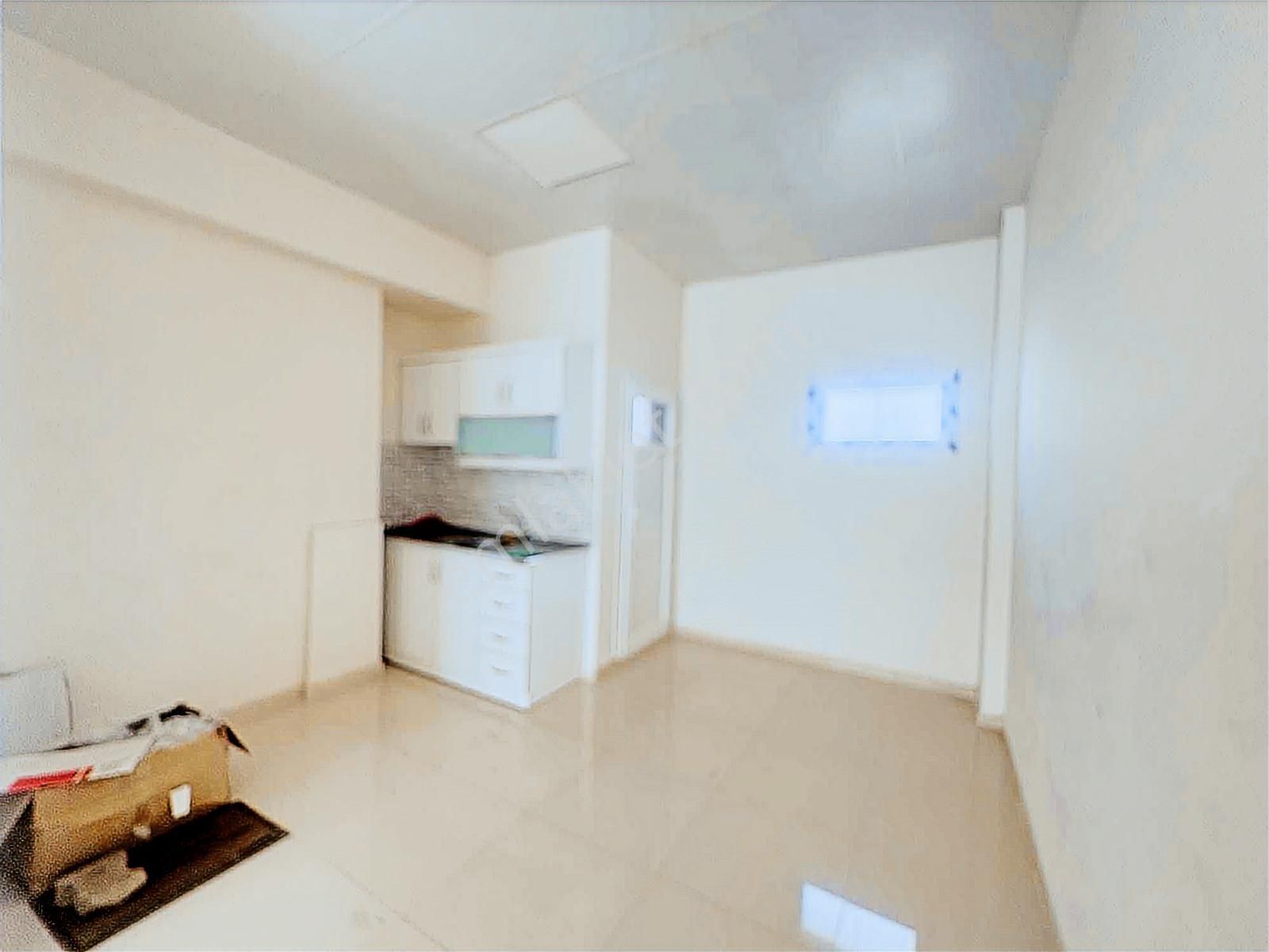 Azur Gayrimenkulden İşlek Cadee Üzeri Köşe Kiralık Dükkan - Görsel 4