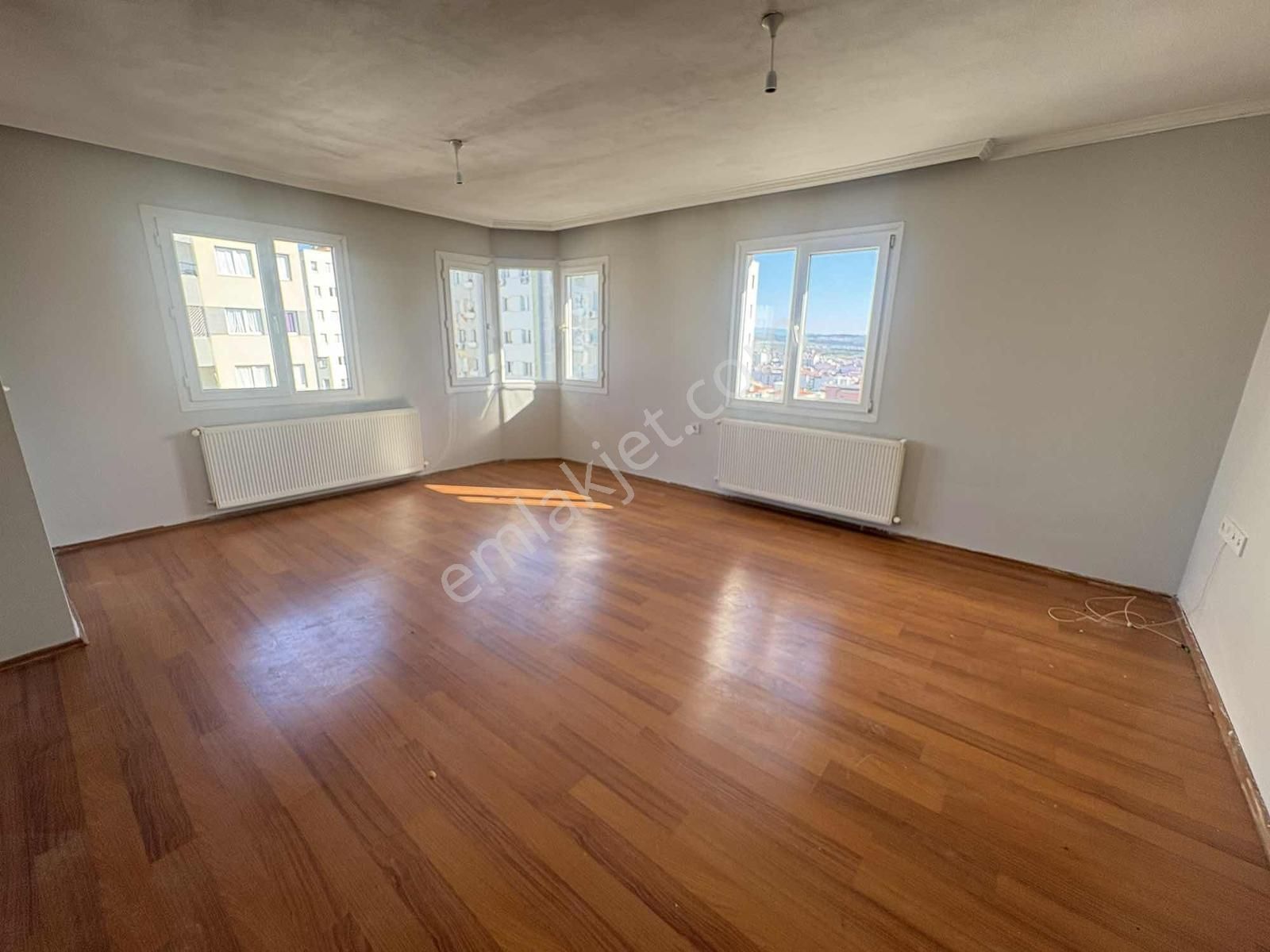 Egekentte Sınırsız Kredi İmkanı Ara Kat Kombili Tadilatlı 2+1 - Görsel 4