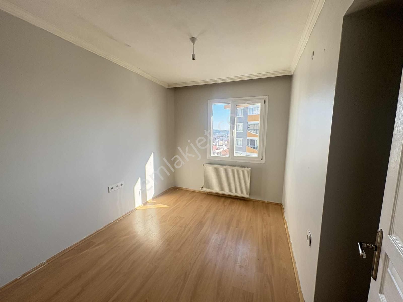 Egekentte Sınırsız Kredi İmkanı Ara Kat Kombili Tadilatlı 2+1 - Görsel 24