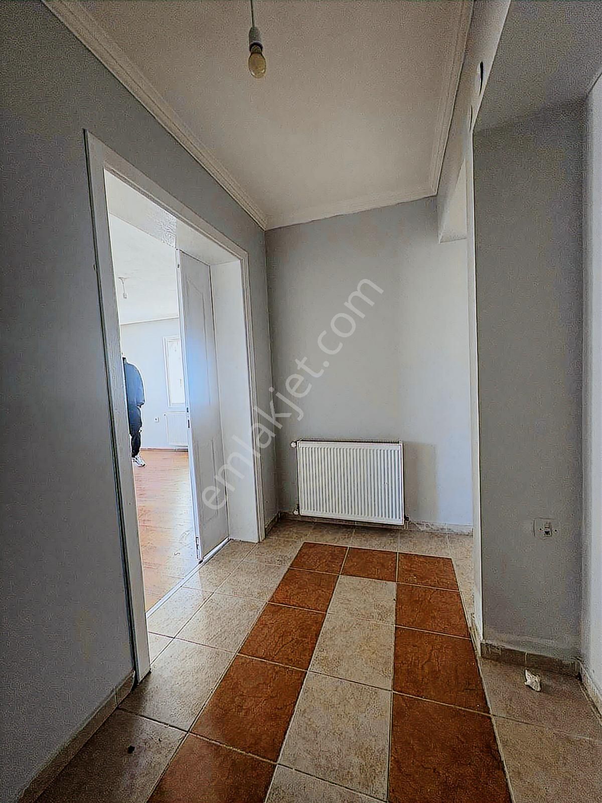 Egekentte Sınırsız Kredi İmkanı Ara Kat Kombili Tadilatlı 2+1 - Görsel 17