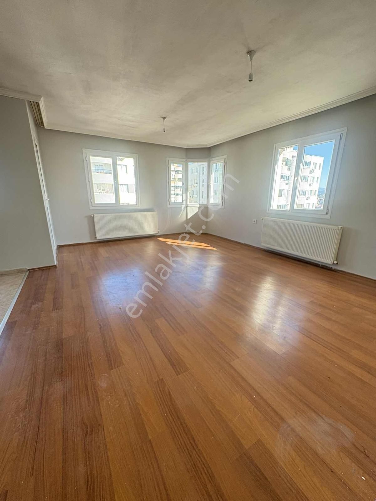 Egekentte Sınırsız Kredi İmkanı Ara Kat Kombili Tadilatlı 2+1 - Görsel 3