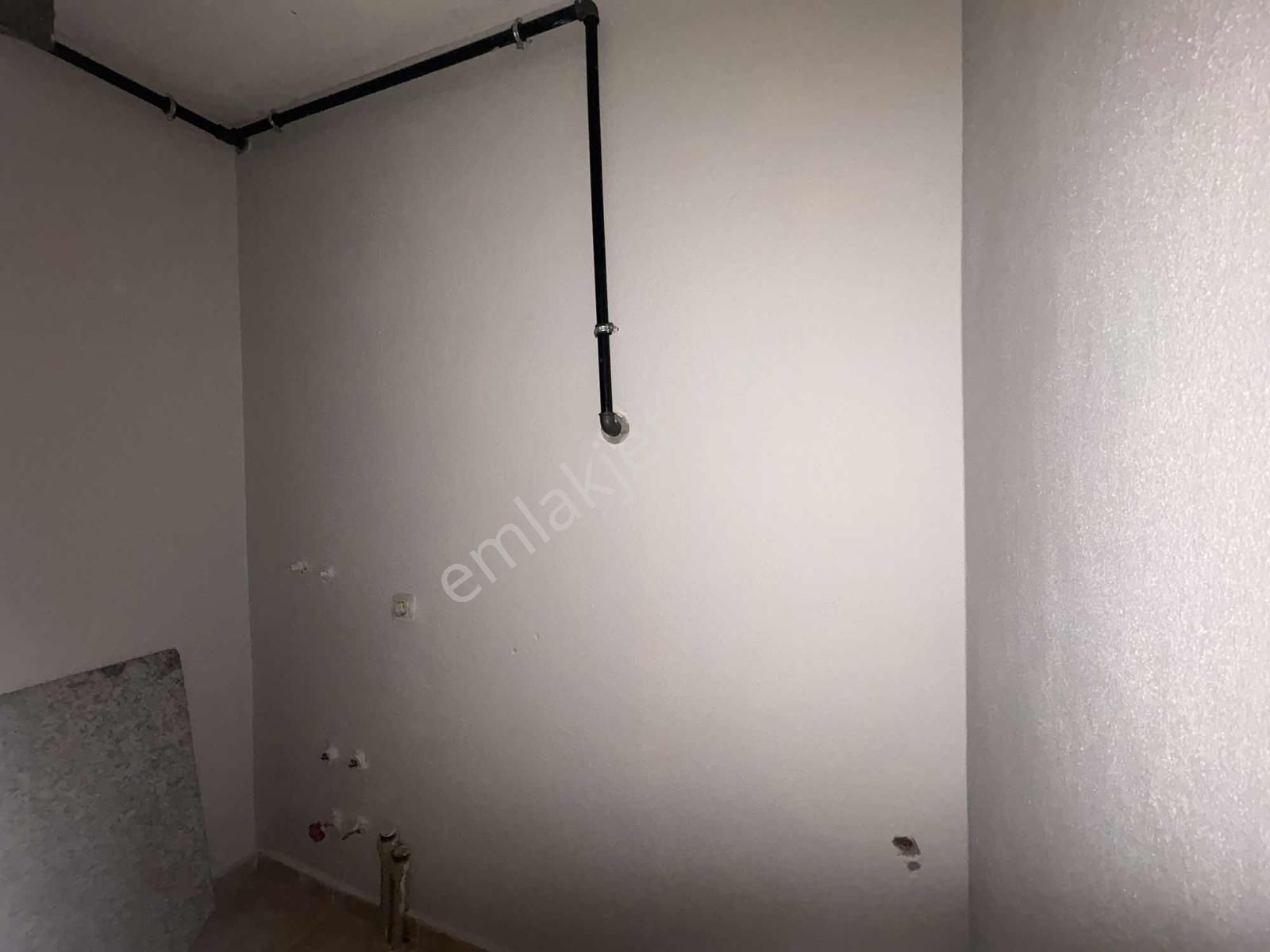 Egekentte Sınırsız Kredi İmkanı Ara Kat Kombili Tadilatlı 2+1 - Görsel 16