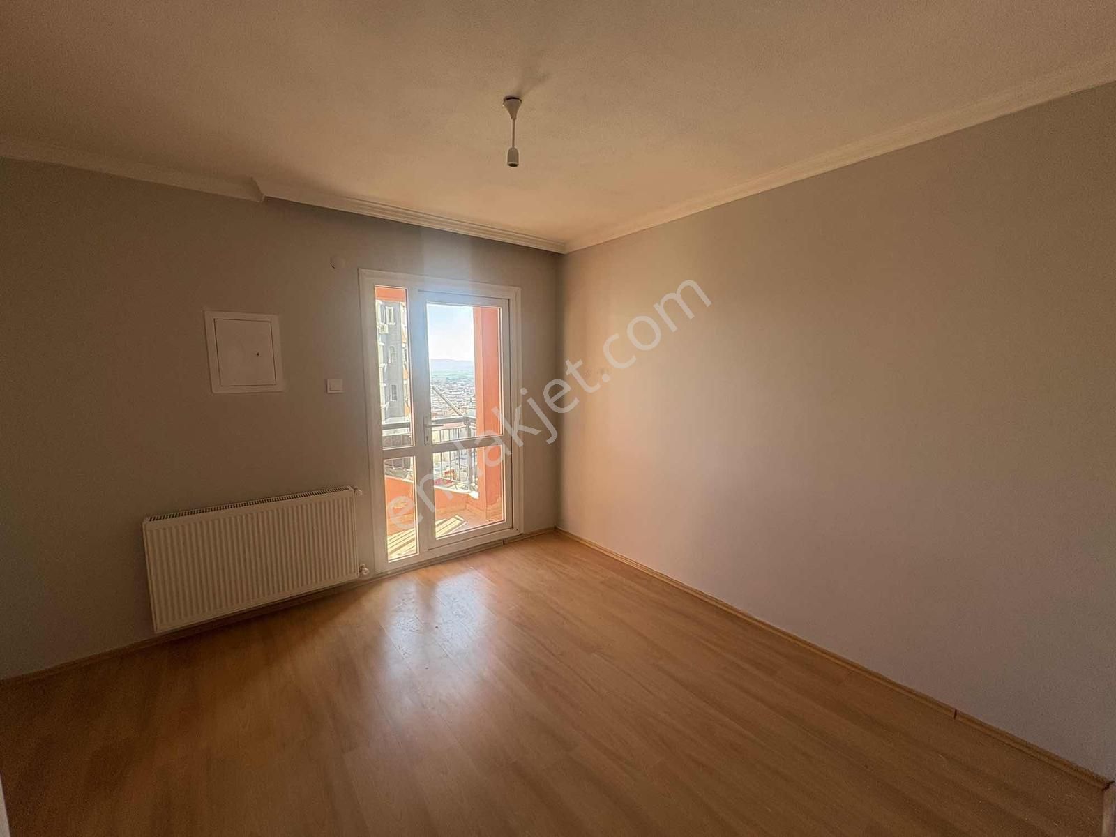 Egekentte Sınırsız Kredi İmkanı Ara Kat Kombili Tadilatlı 2+1 - Görsel 32