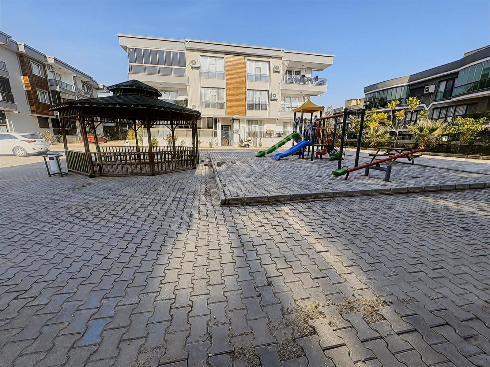 Site İçerisinde Havuzlu Ara Kat Kombili Güvenlikli Satılık 3+1 - Görsel 3