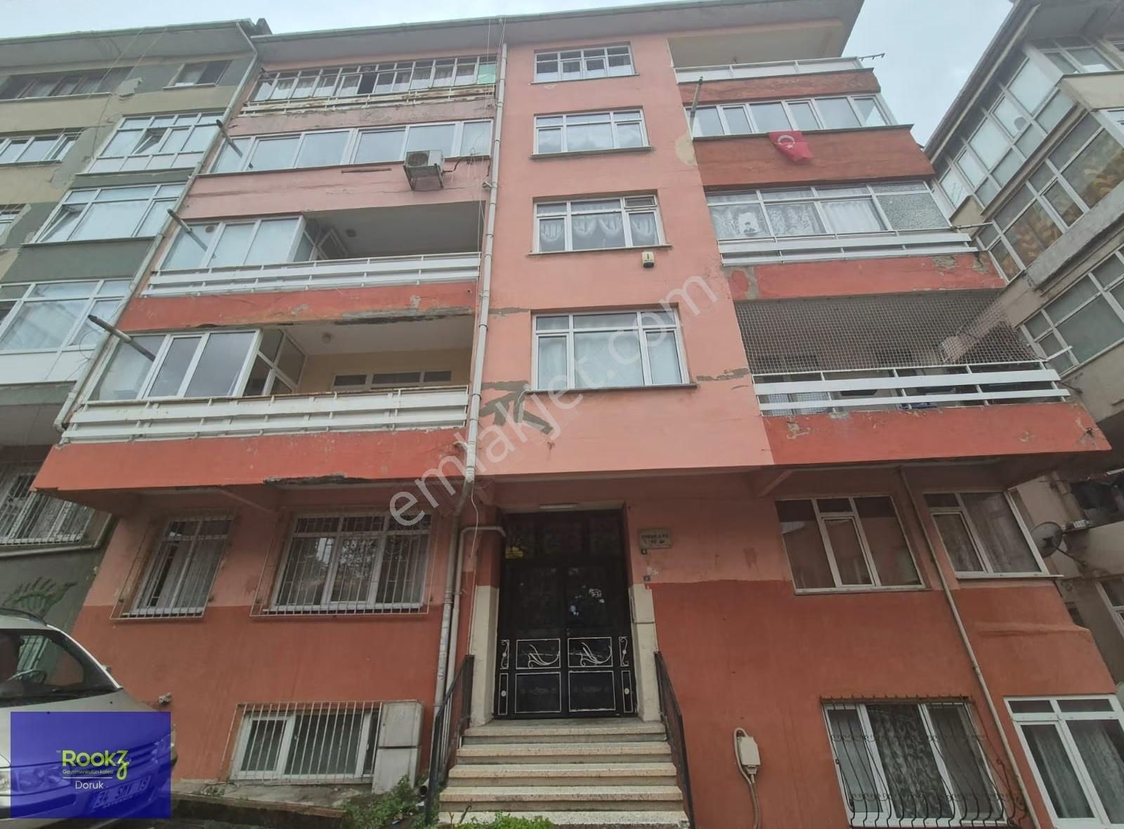 Rookzdoruk'dan Yukarı Mahallede Şehrin Merkezinde Geniş 3+1!