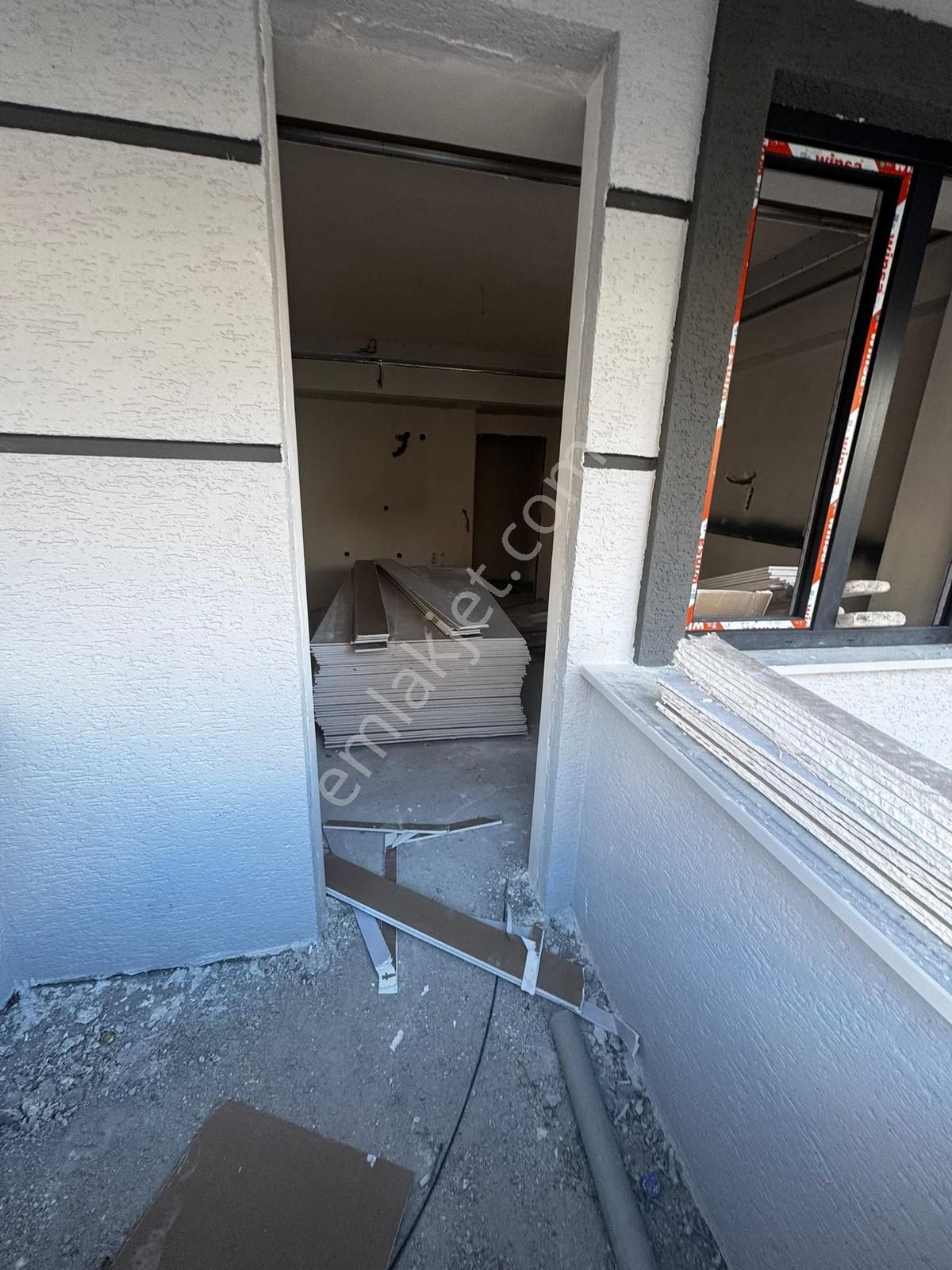 Bandırma Mavi Emlaktan 600 Evler Mah.yüksek G.1+1satılık Daire