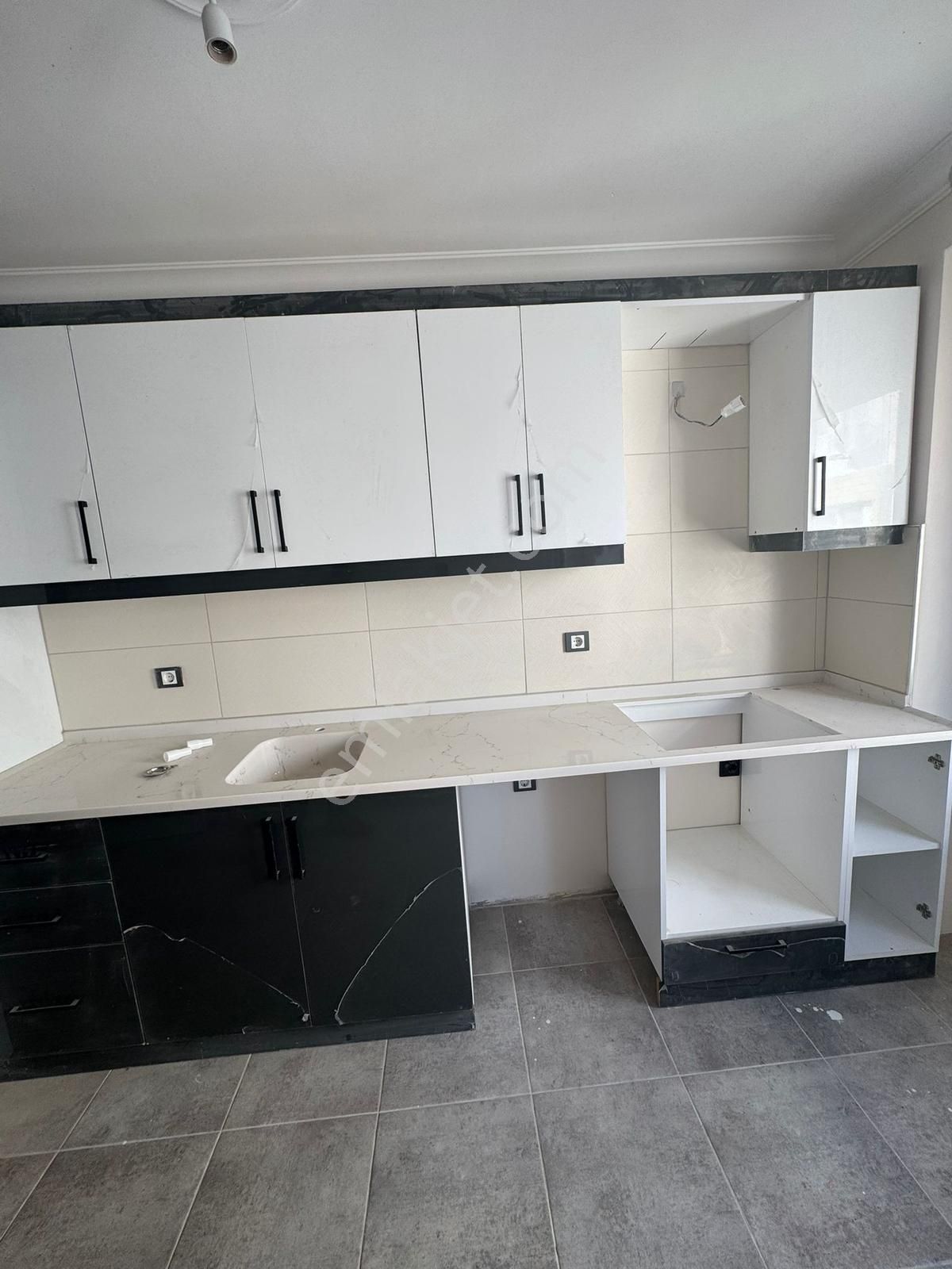 Bandırma Mavi Emlaktan 600 Evler Mahallesinde 2+1 Kiralık Daire - Görsel 2