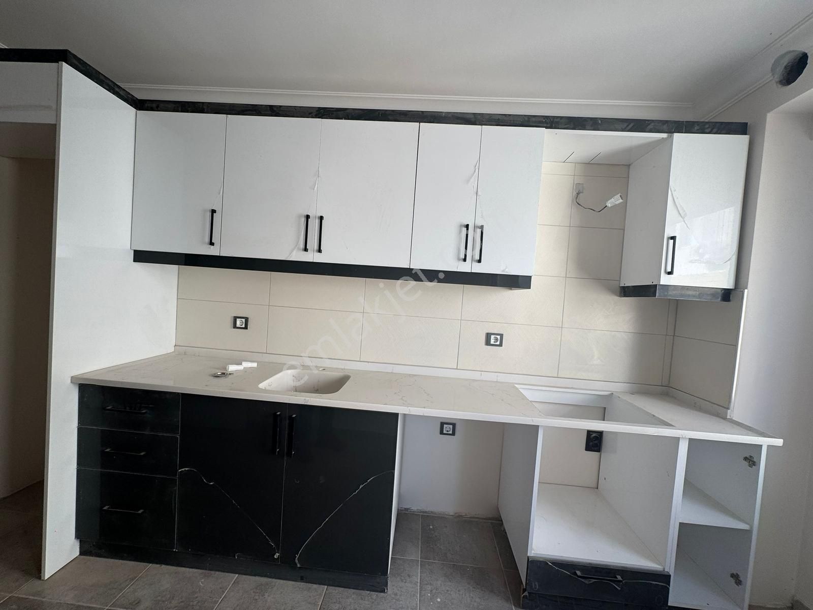 Bandırma Mavi Emlaktan 600 Evler Mahallesinde 2+1 Kiralık Daire - Görsel 3