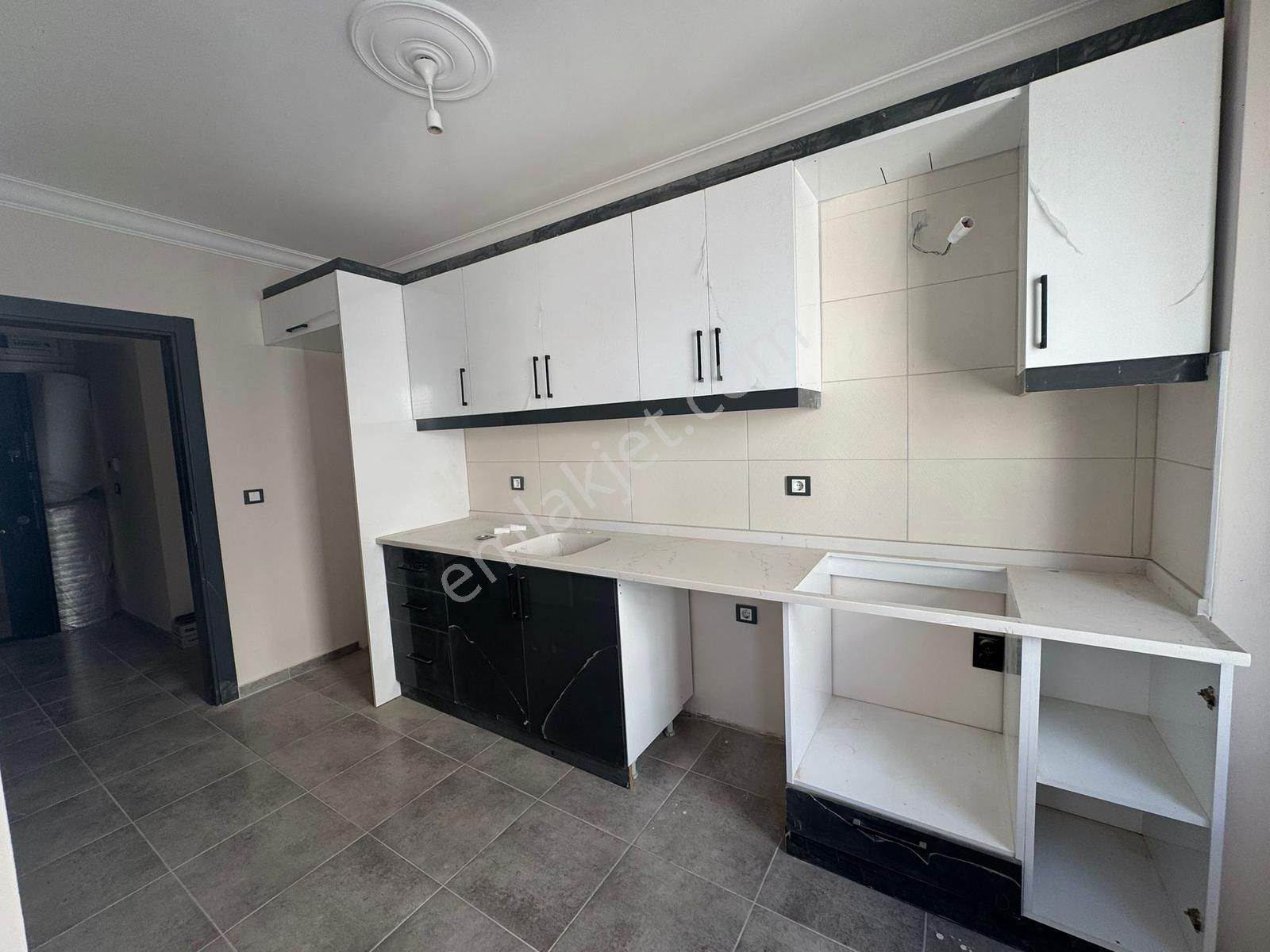 Bandırma Mavi Emlaktan 600 Evler Mahallesinde 2+1 Kiralık Daire